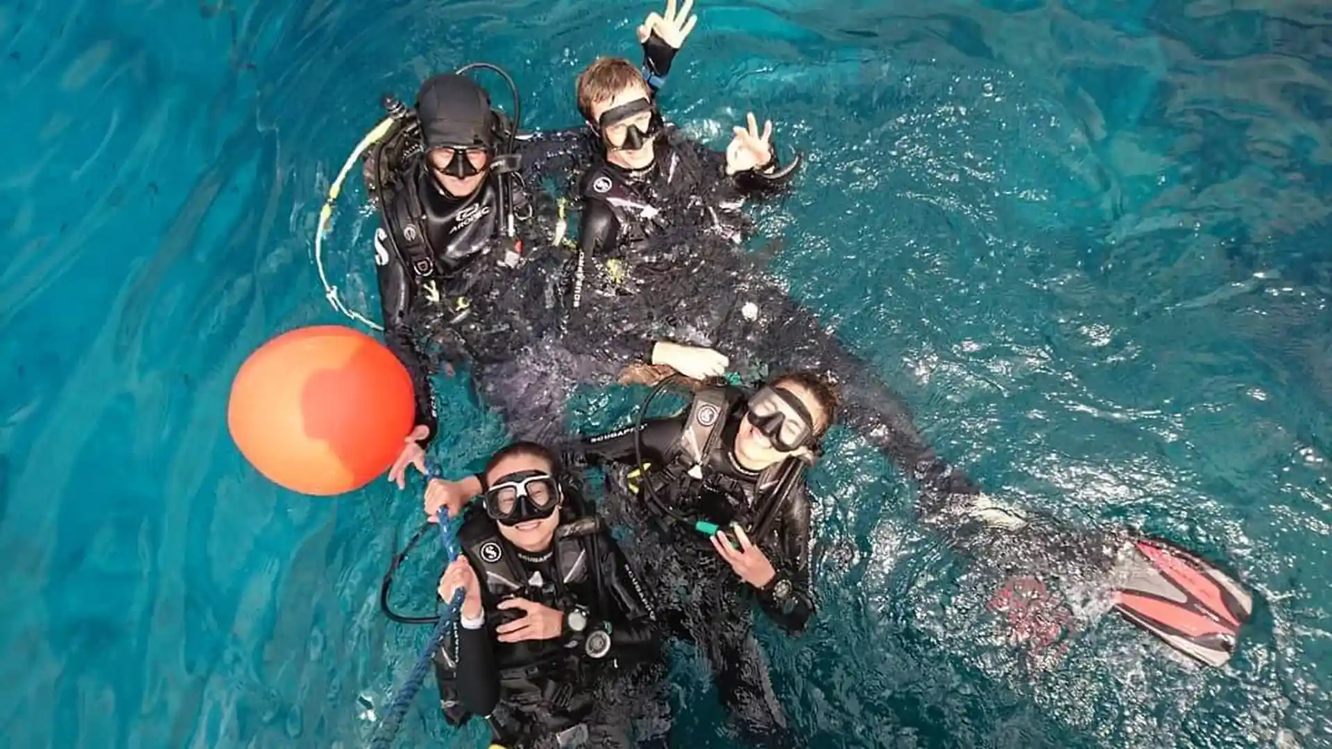 Learn diving with friends