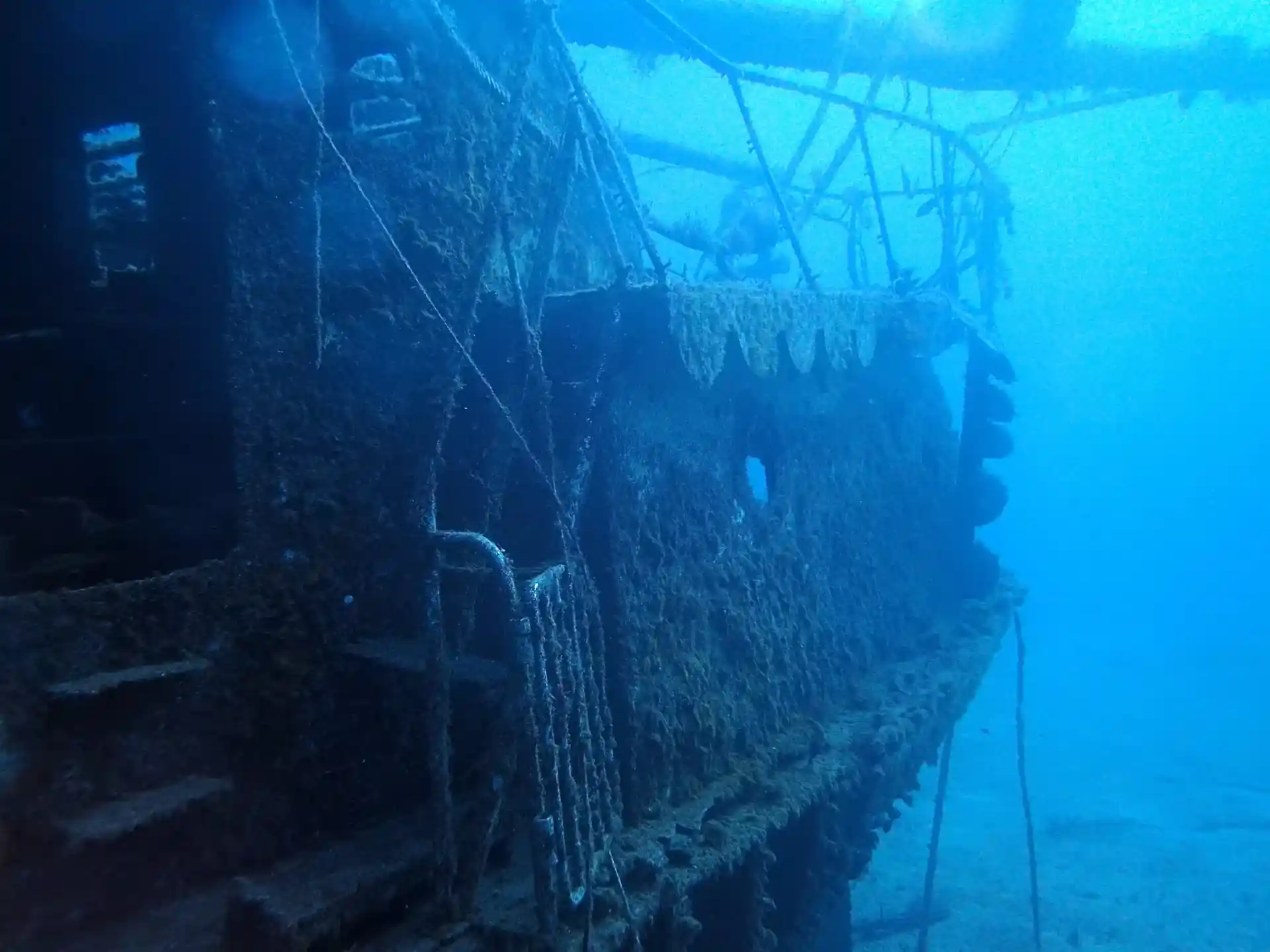 Justo al lado del puente Meridian principal a 26 m.