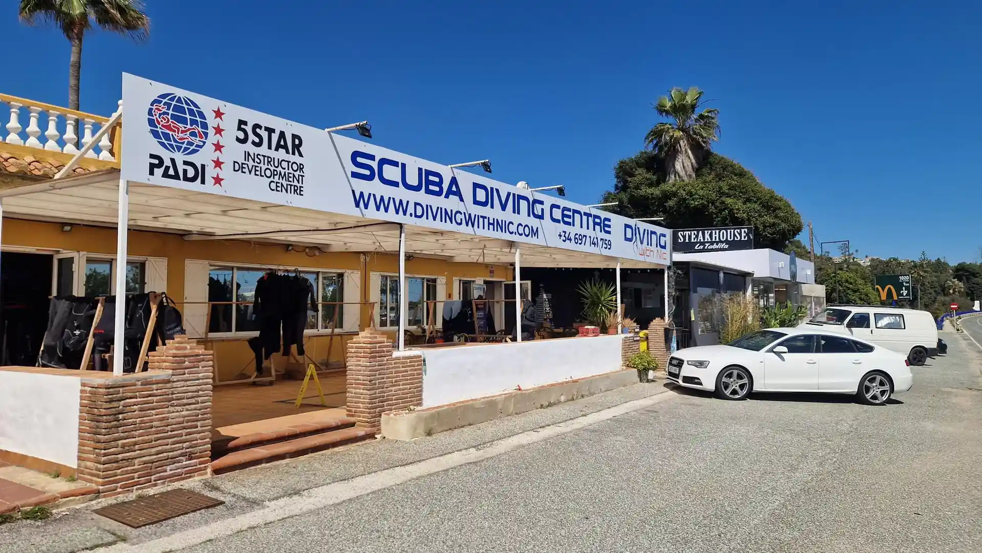 Foto de la tienda de buceo