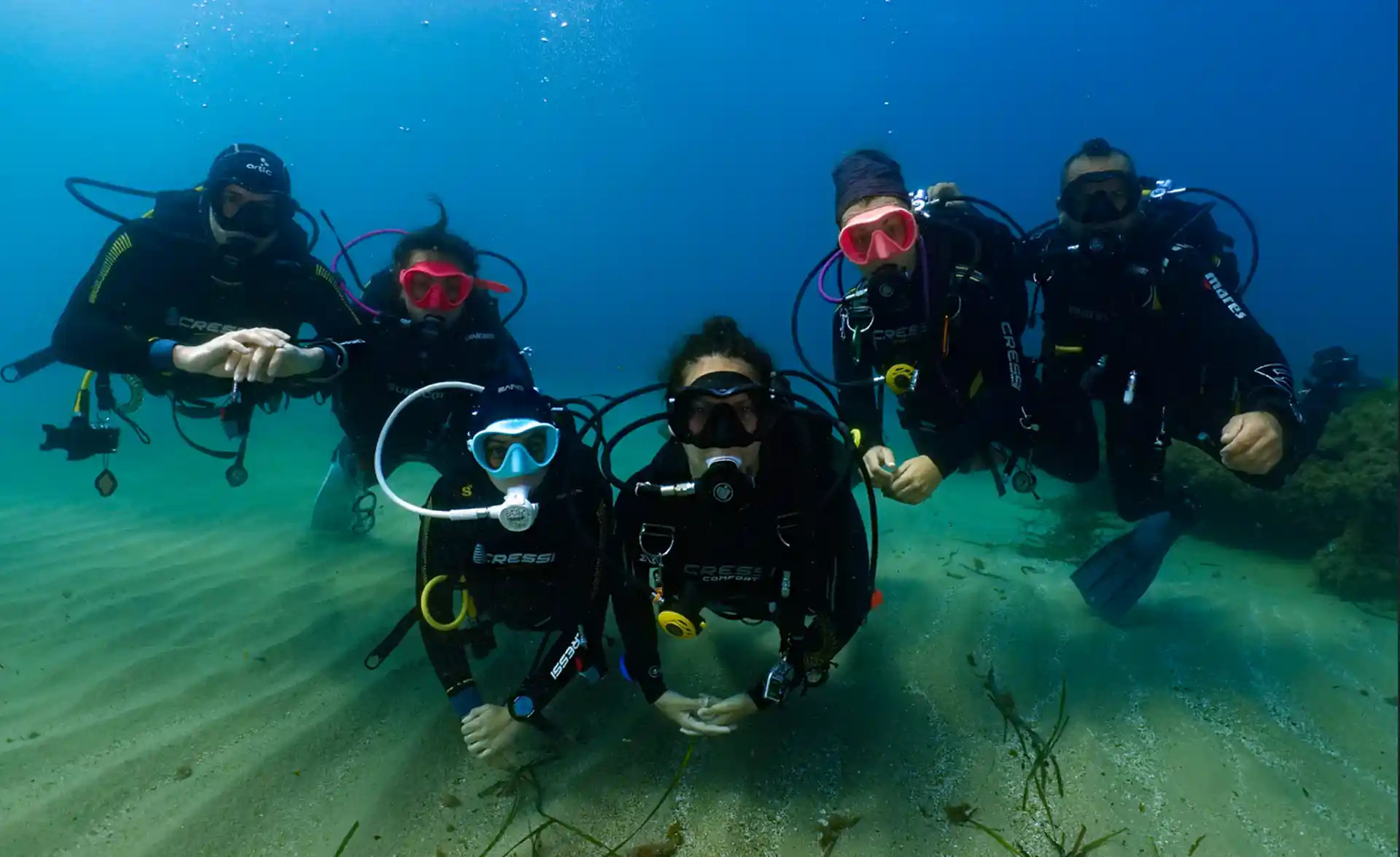 Happiness while diving over the Posidonia oceanica gardens