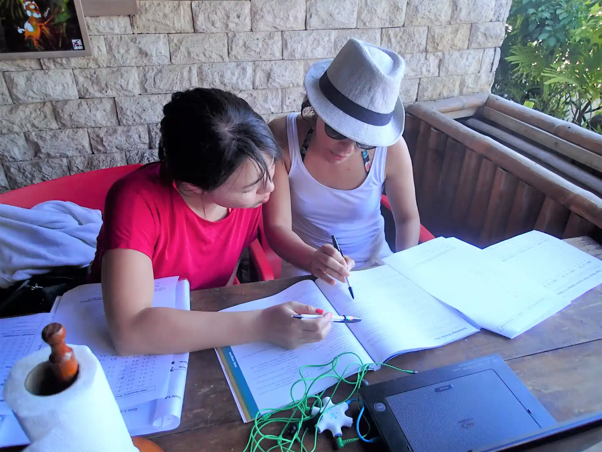 Building the foundation of diving knowledge—students mastering the theory that ensures safety and confidence underwater.