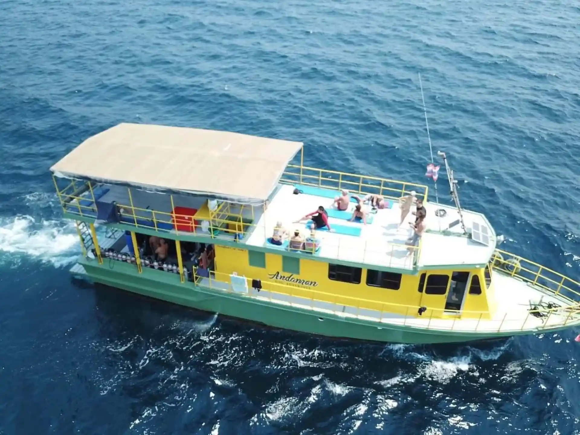 Relax and enjoy your diving more from our boat ADA Numchock9. We take less divers in smaller groups.