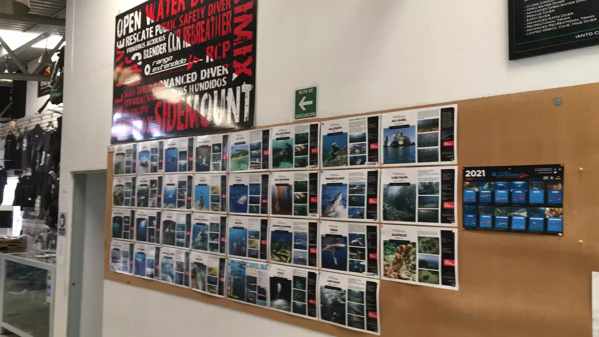 Foto de la tienda de buceo