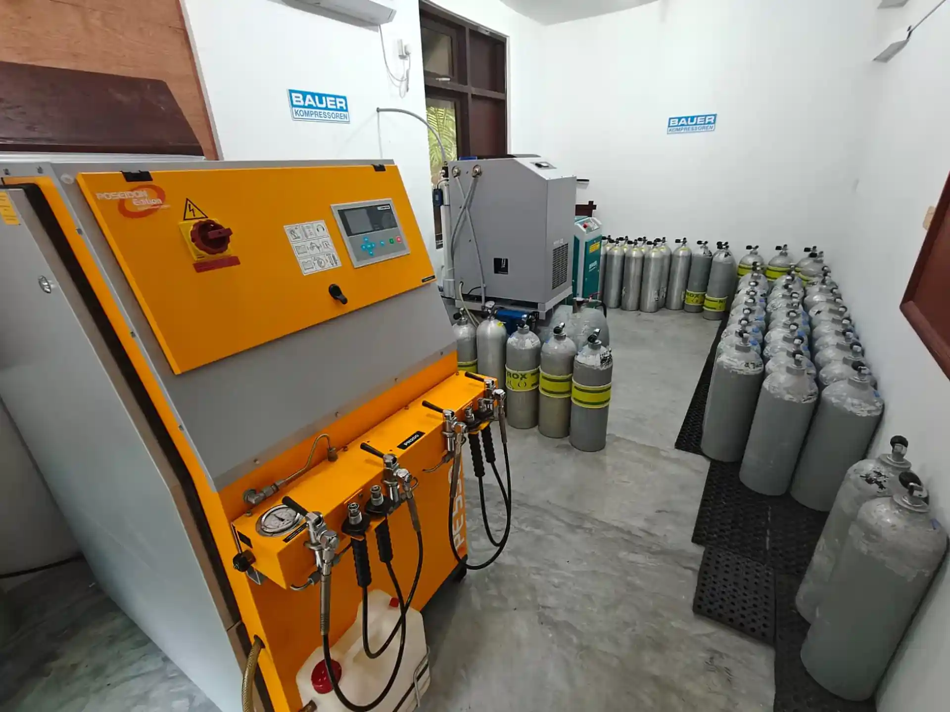 COMPRESSOR ROOM
BAUER PE 550 HP 
RENNER Nitrox System