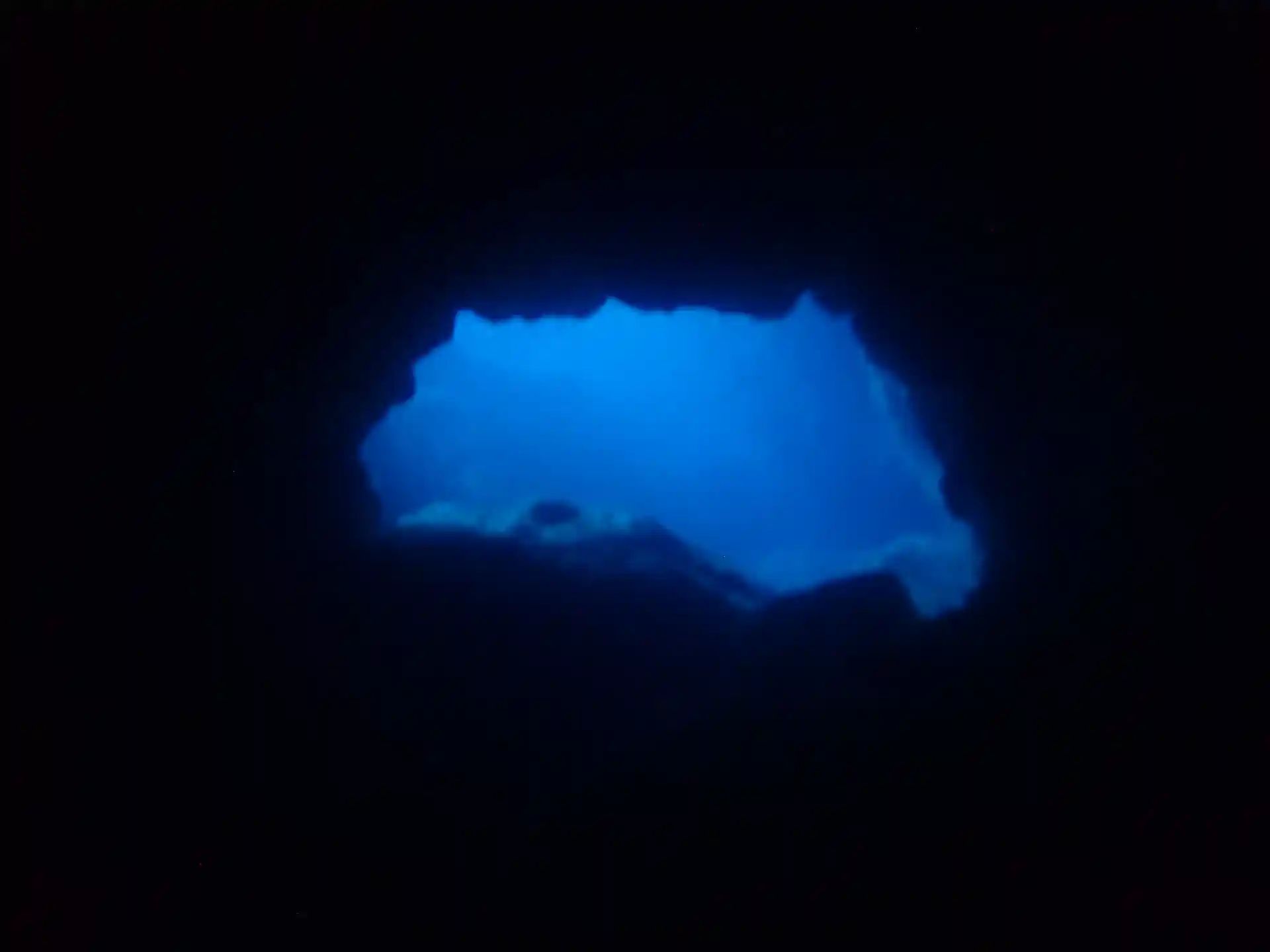 Sitio de buceo Adakule Cave | PADI