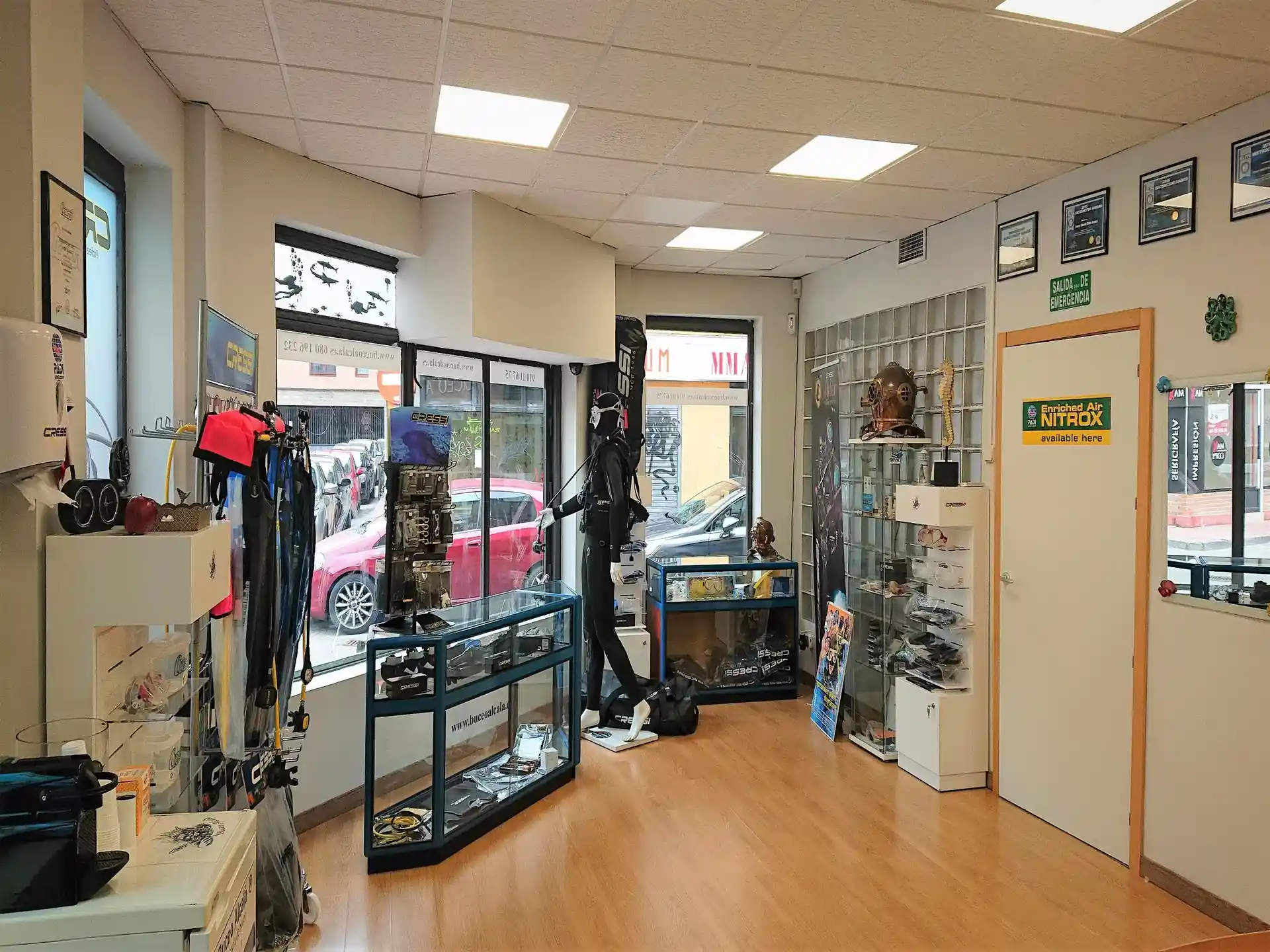Foto de la tienda de buceo