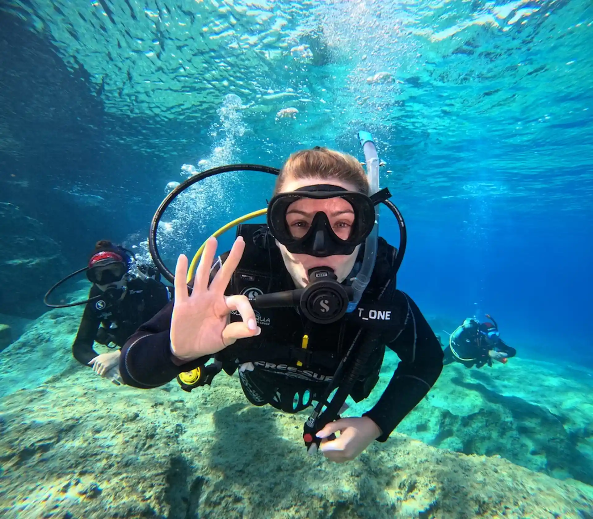 Begin Your Diving Journey
Discover the underwater world with the globally recognized PADI Open Water Diver course.
