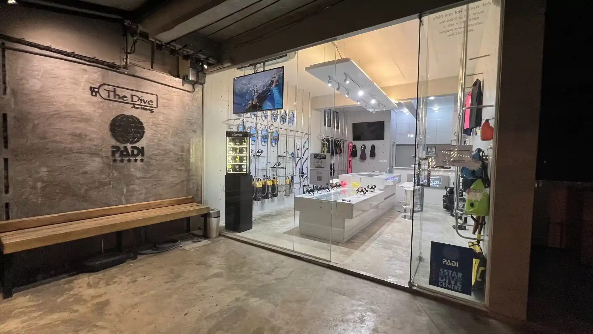 Foto de la tienda de buceo