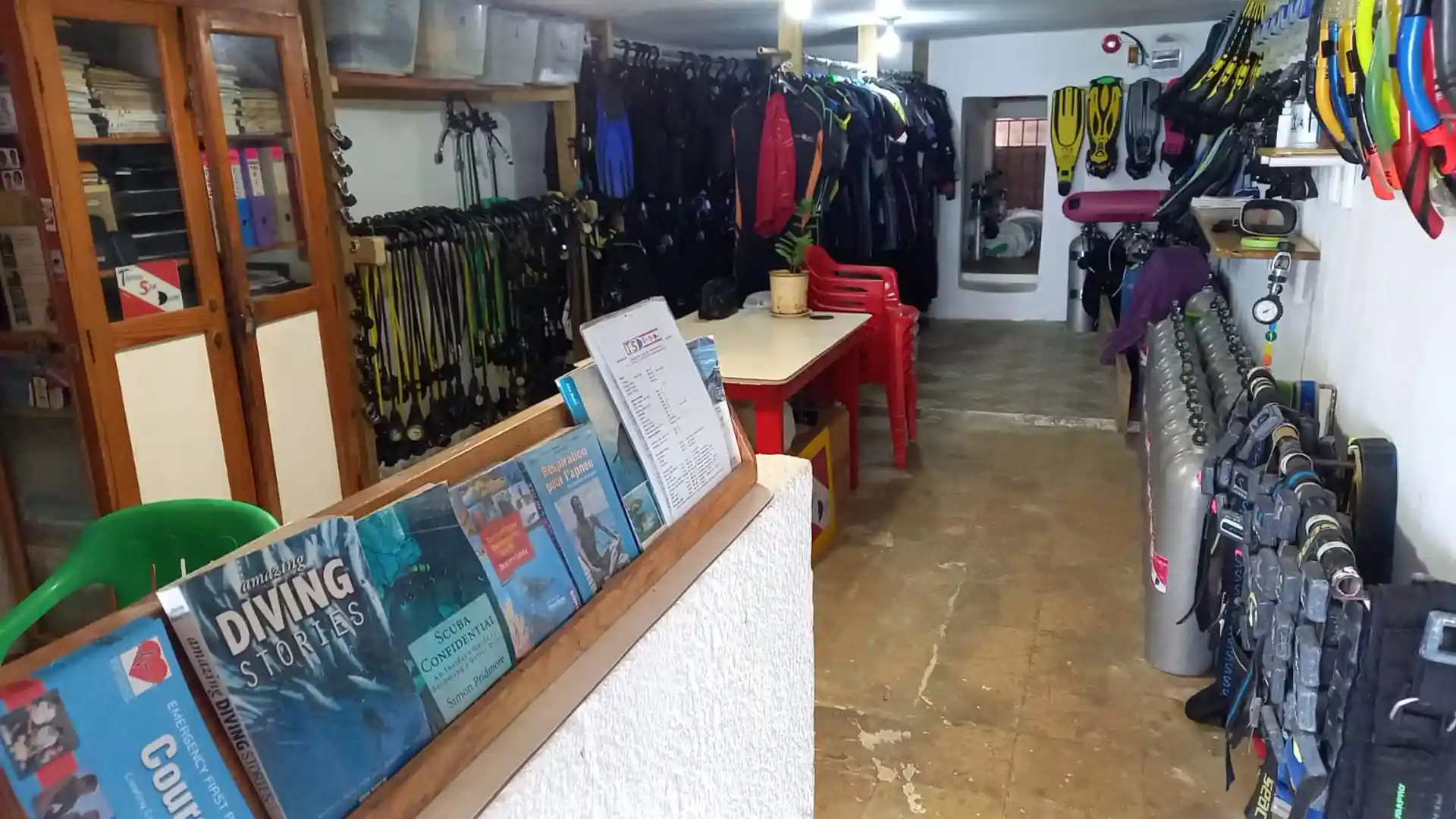 Foto de la tienda de buceo