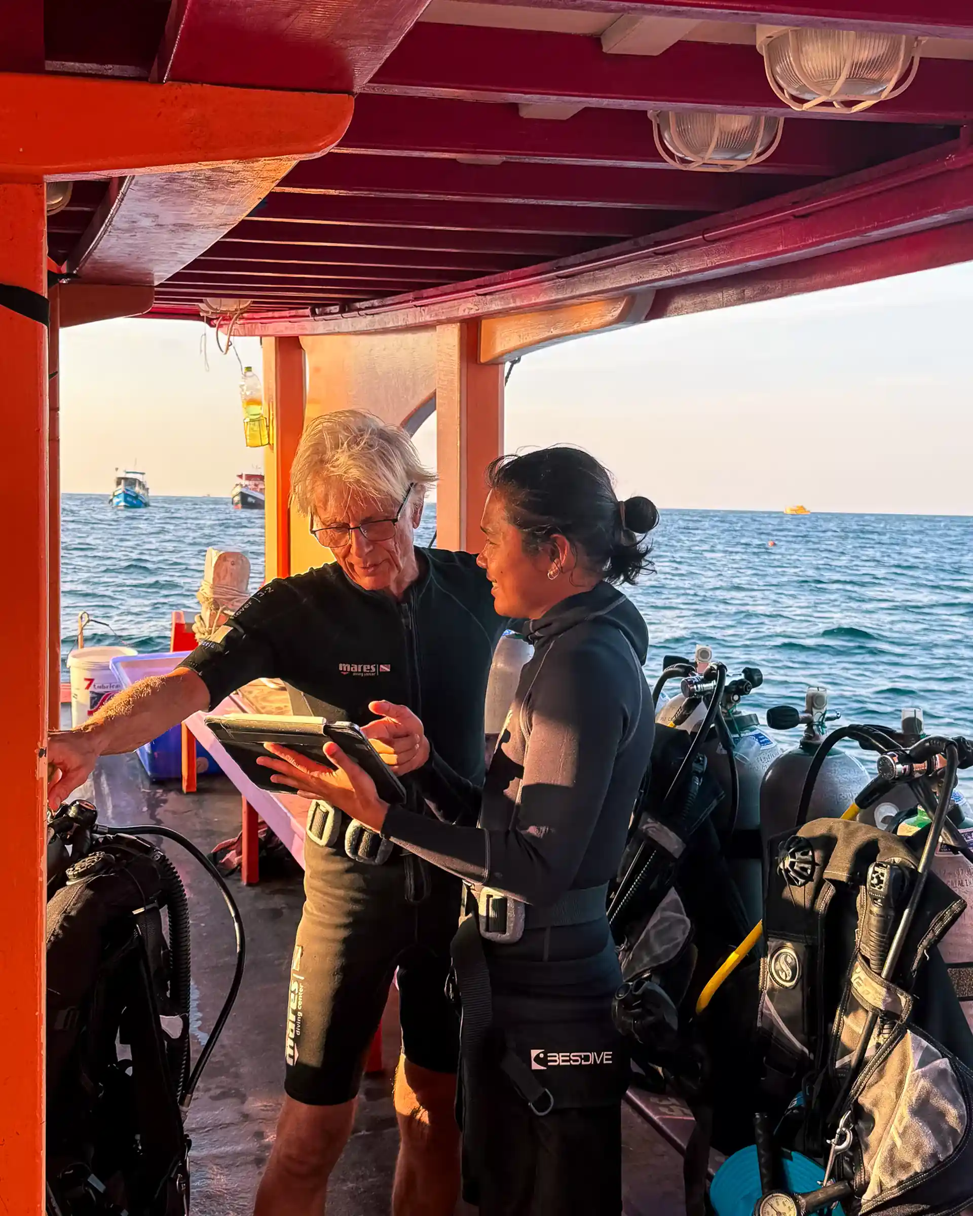 Explore Thailand’s vibrant underwater world with our all-inclusive PADI scuba diving courses in Koh Tao, perfect for both beginners and advanced divers.