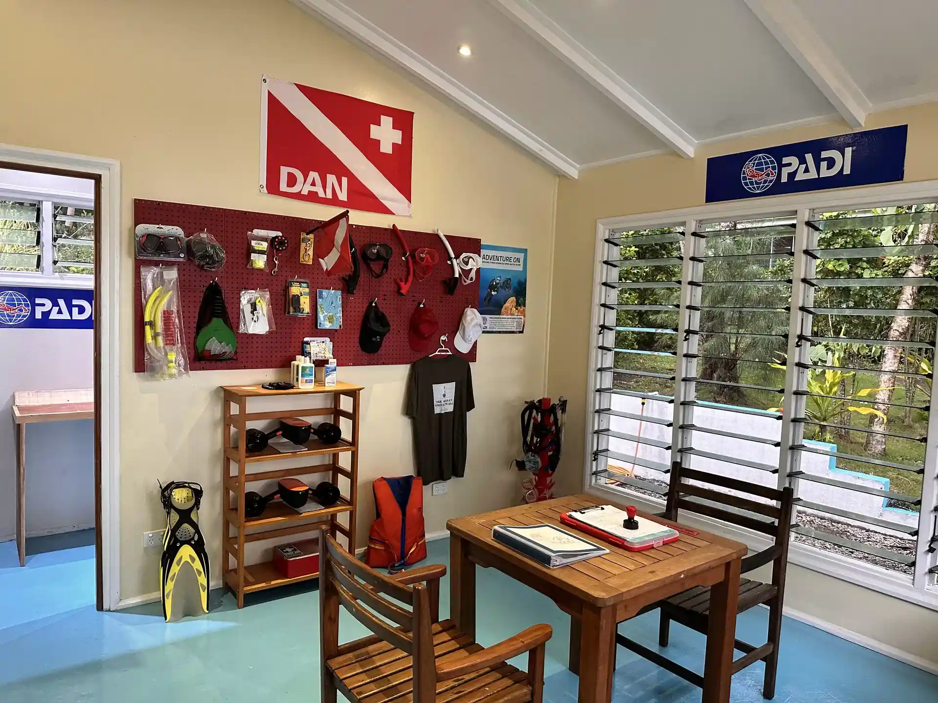 Foto de la tienda de buceo