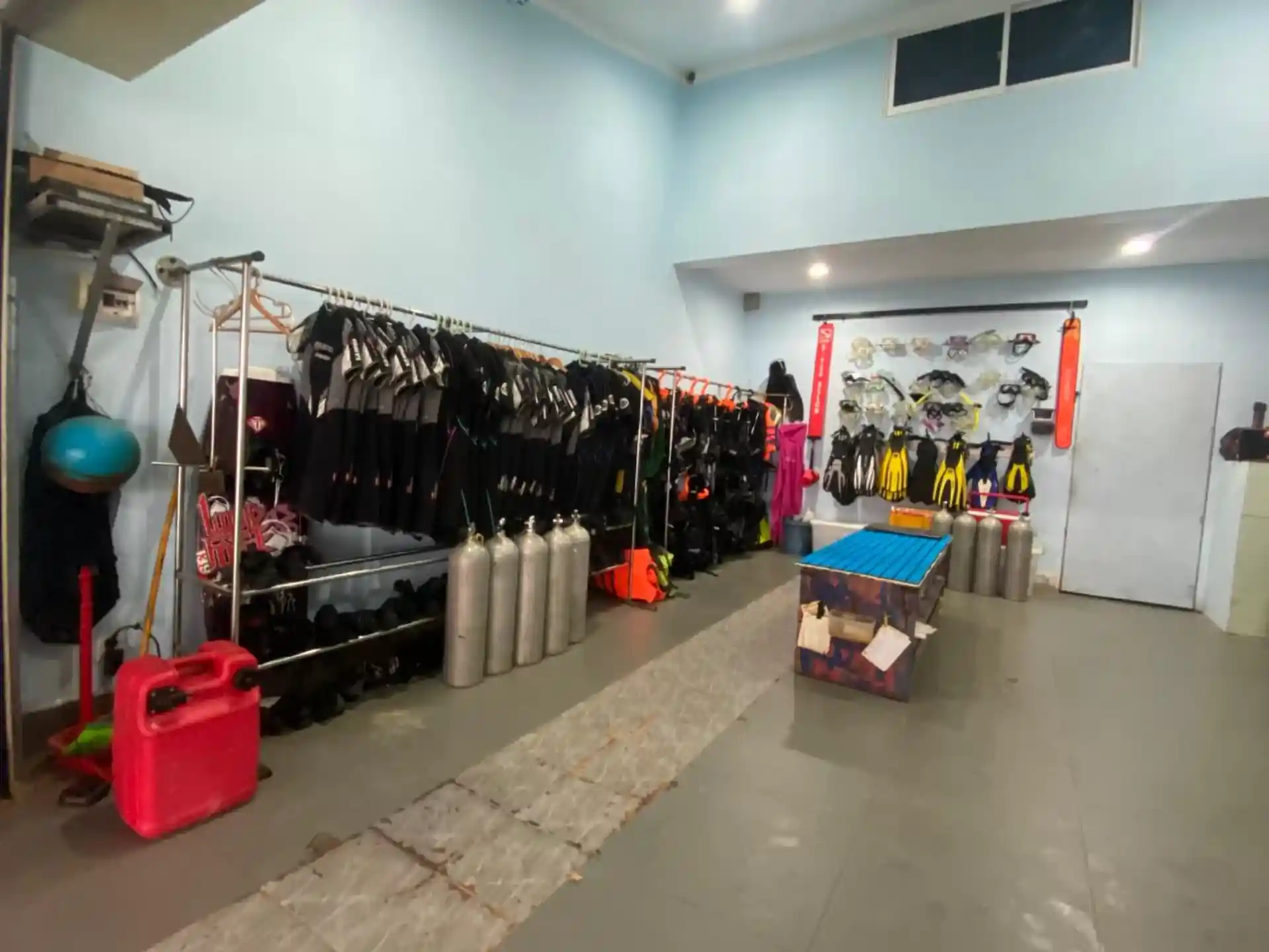 Dive shop photo