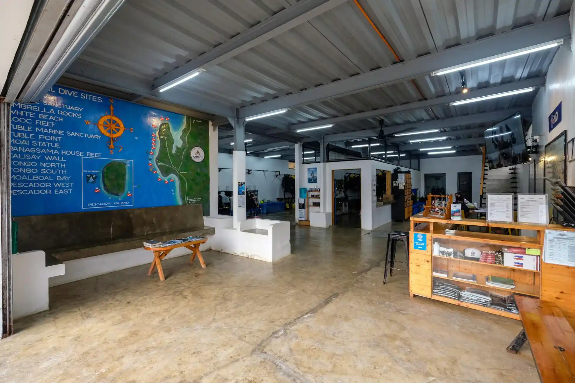 Foto de la tienda de buceo