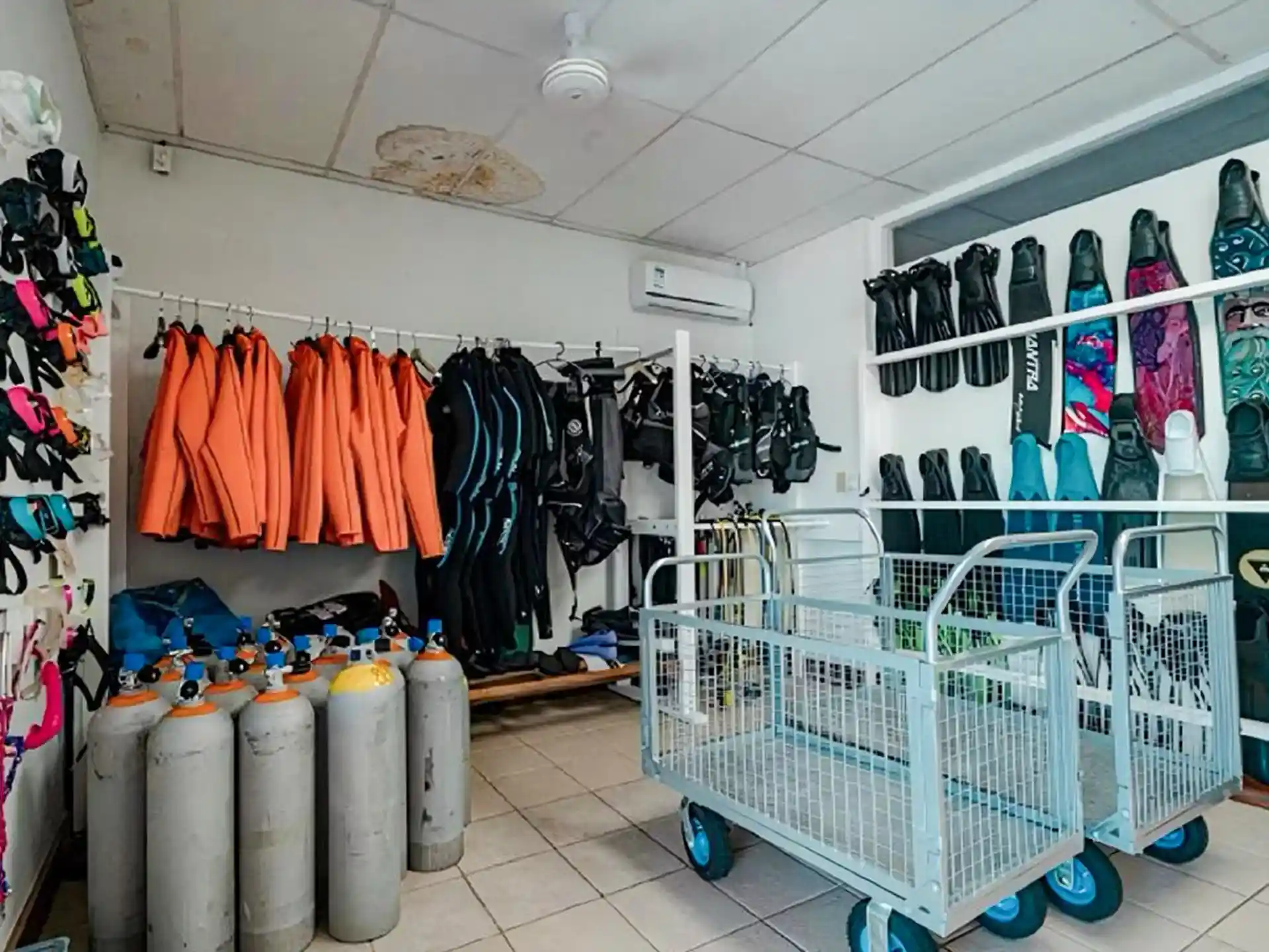 装备间
Equipment Room