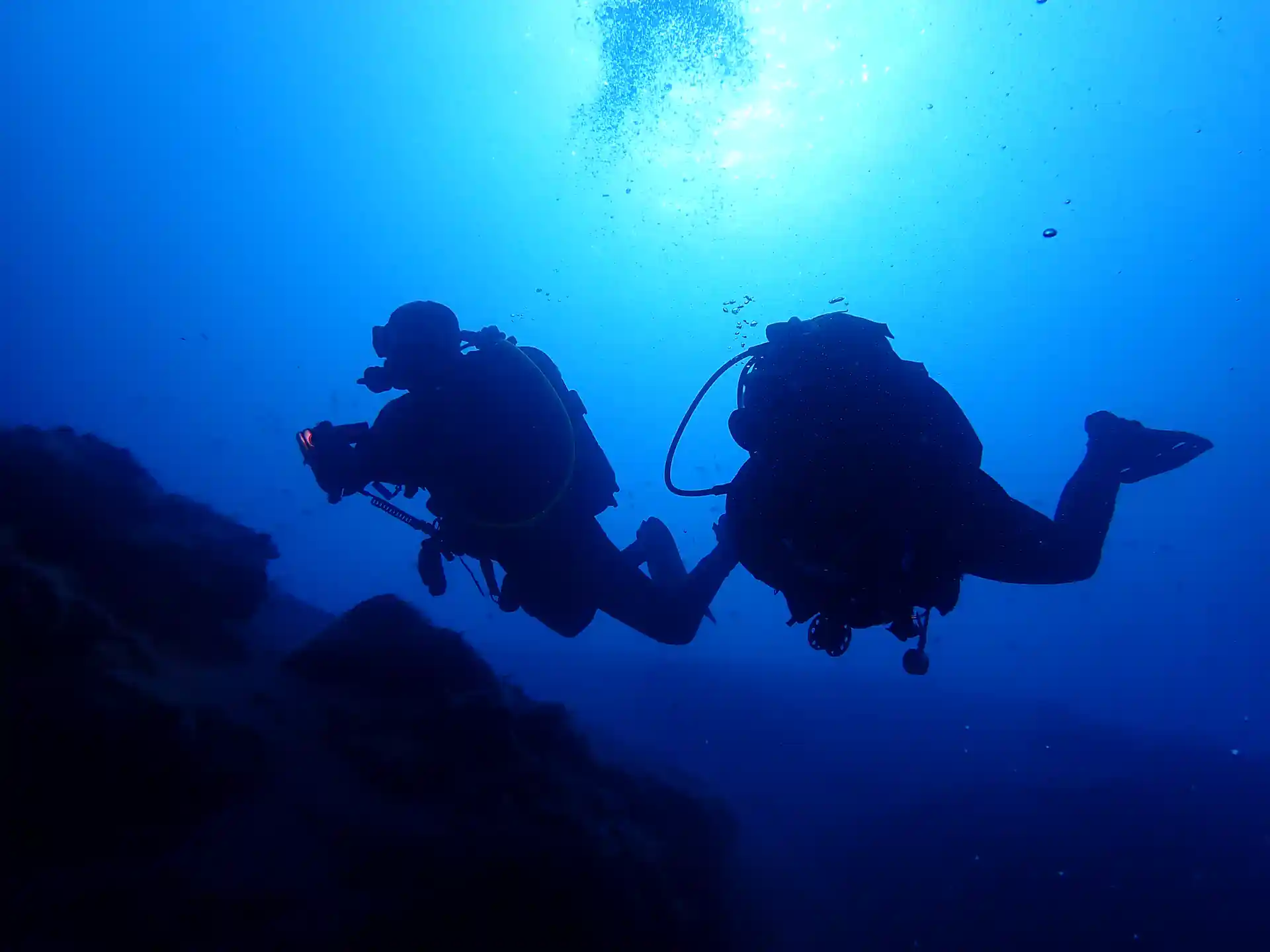 Divers on top of the Blue Hole in Lanzarote