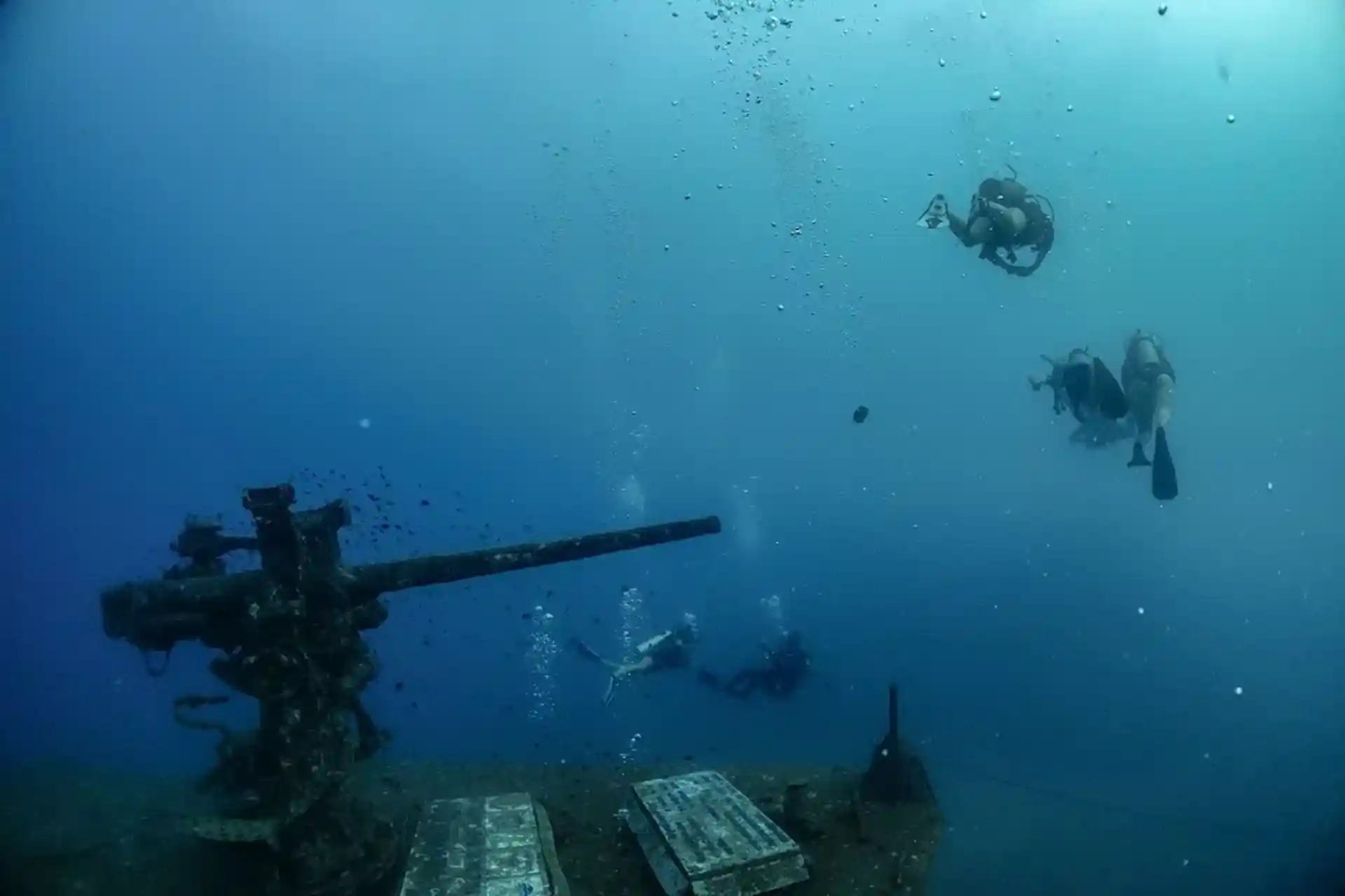 Spaß beim Tauchen im Sattakut-Wrack