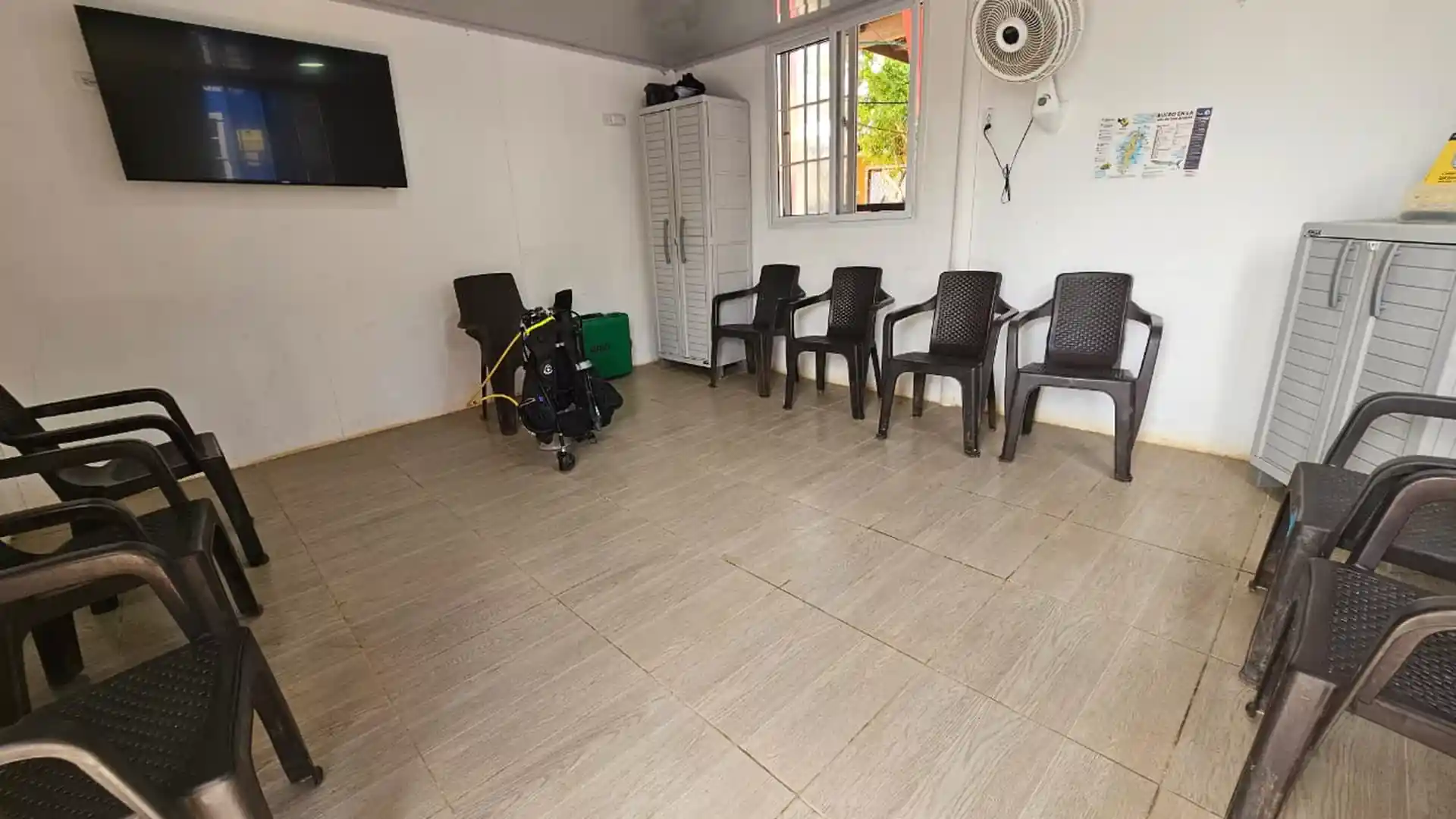 Foto de la tienda de buceo