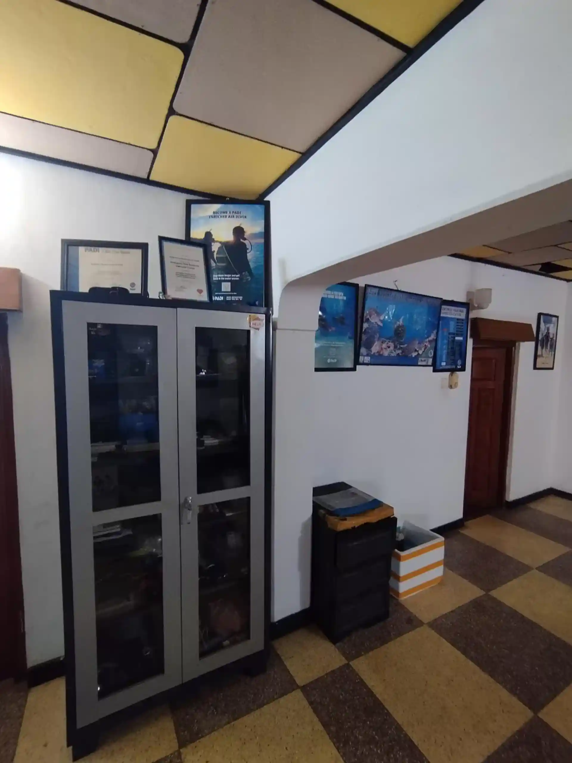 DIVE SHOP