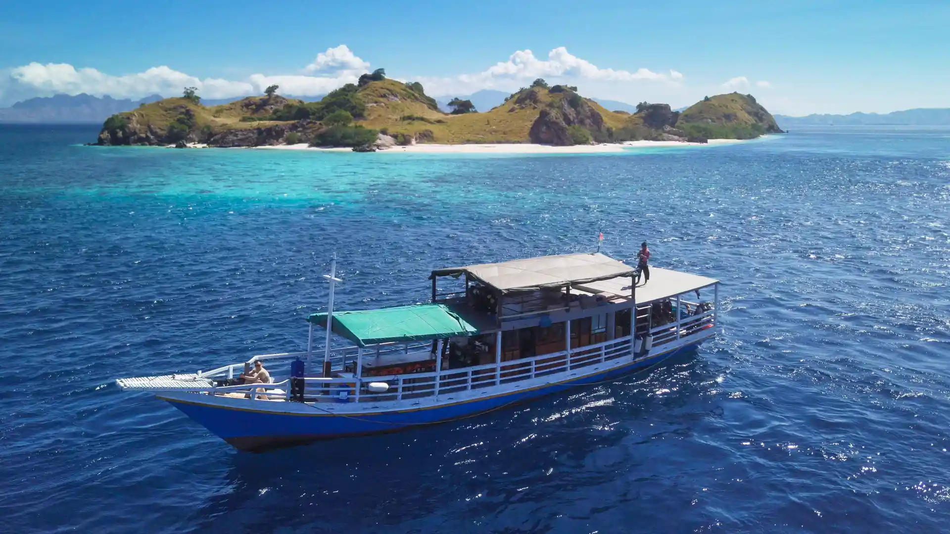 Join our comfortable day boat in stunning Komodo National Park archipelago