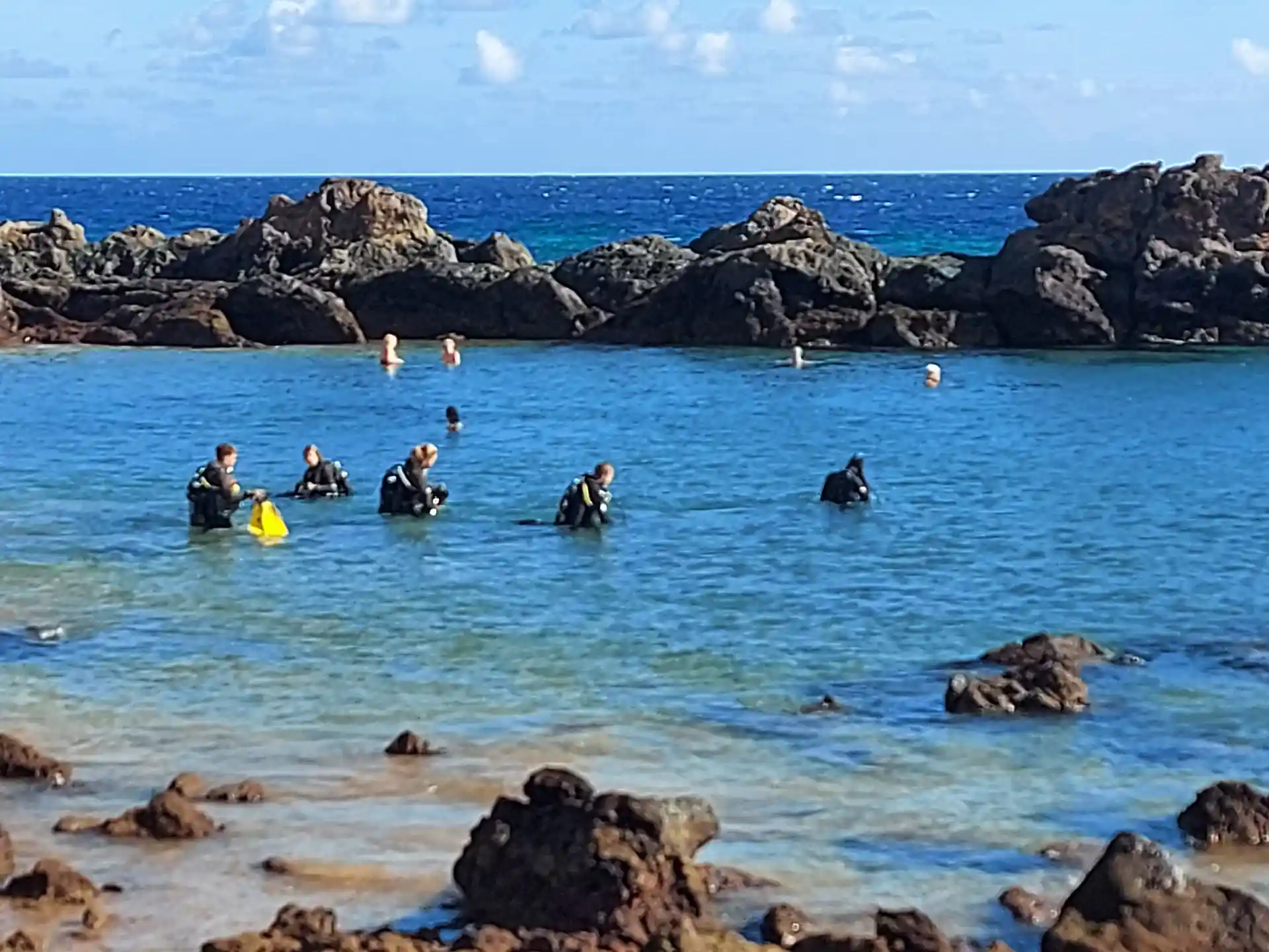 IDC candidates practicing confined water presentations in Playa Chica