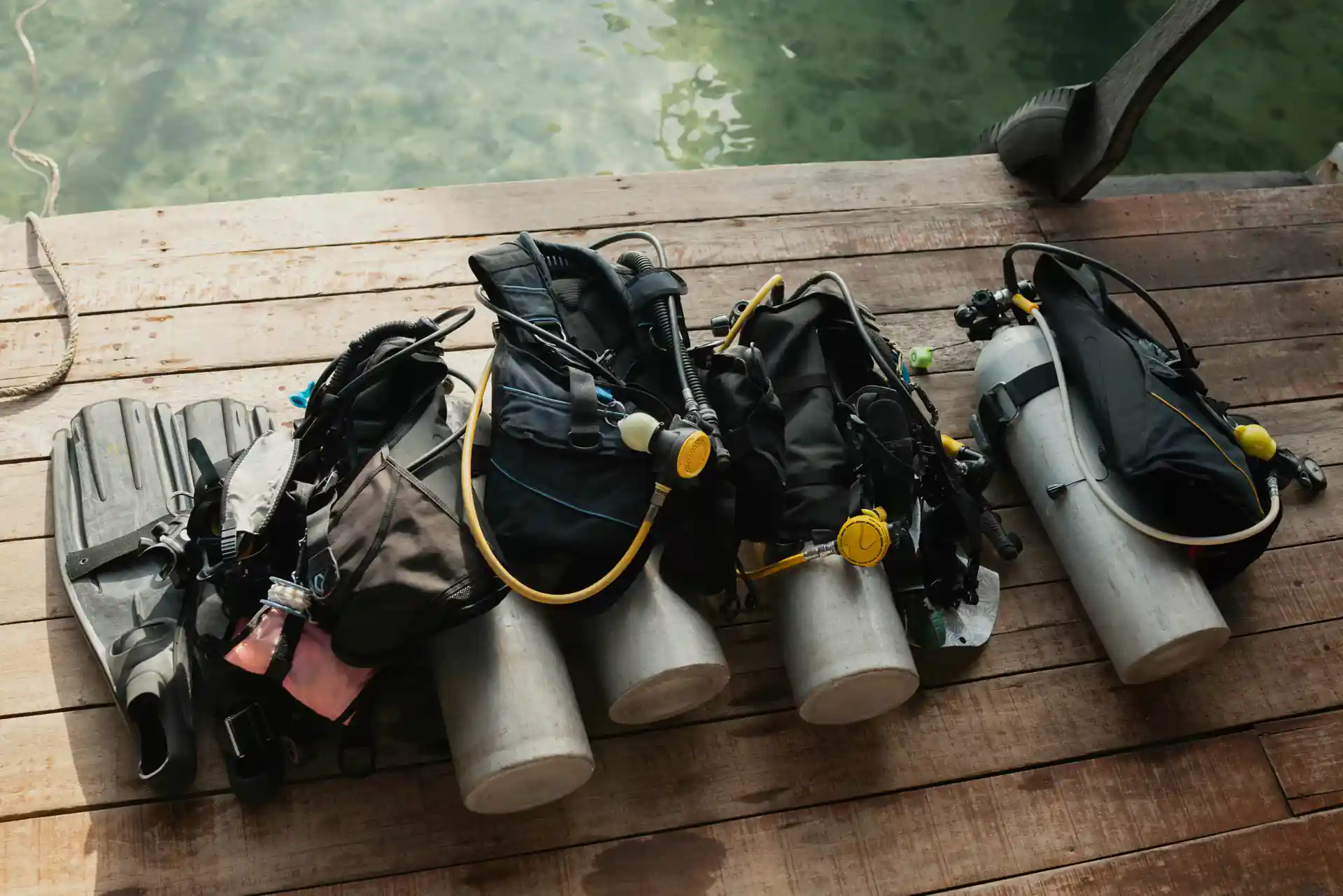 Scuba diving equipment