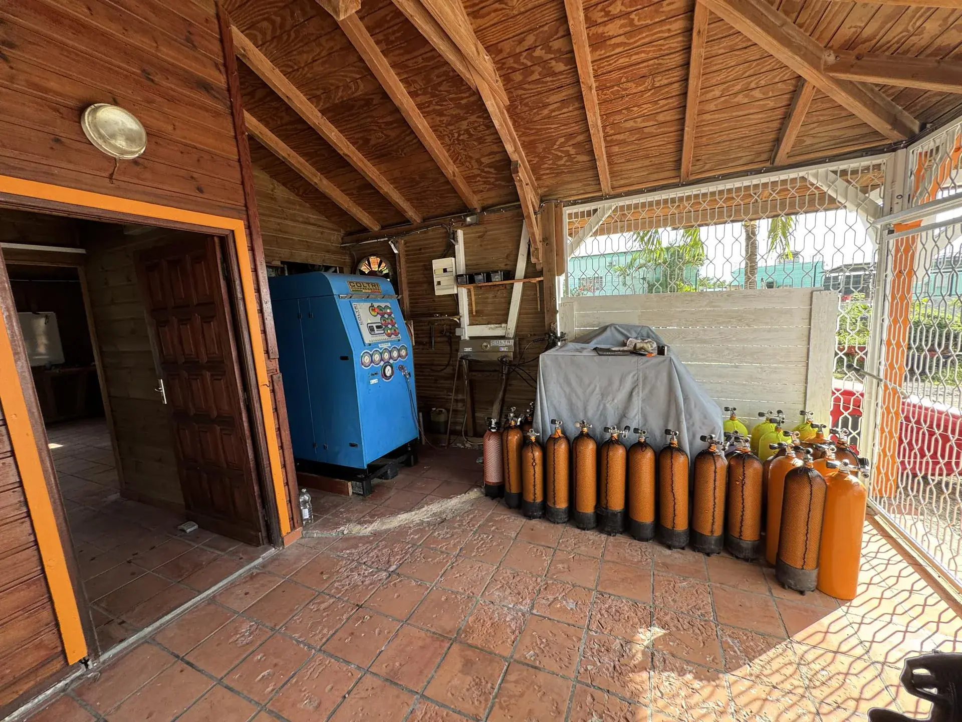 Foto de la tienda de buceo