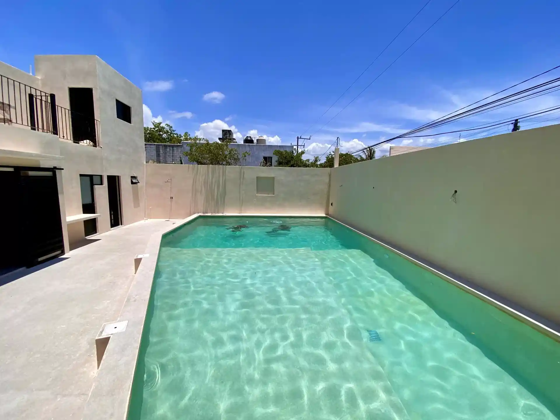 On-site training pool (deep and shallow water)