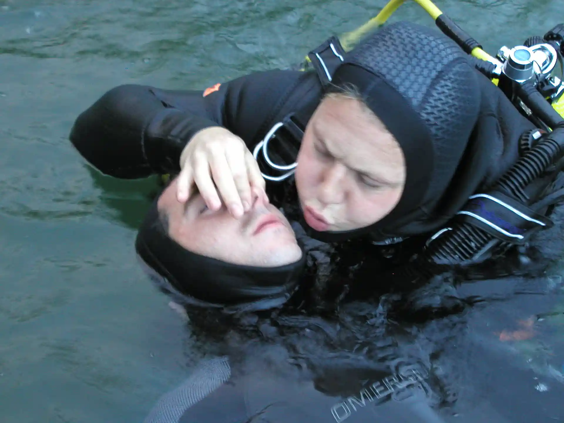 Rescate de buceador inconsciente en superficie