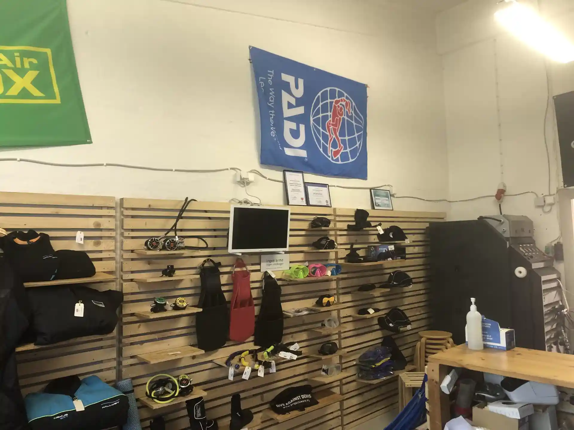 Foto de la tienda de buceo