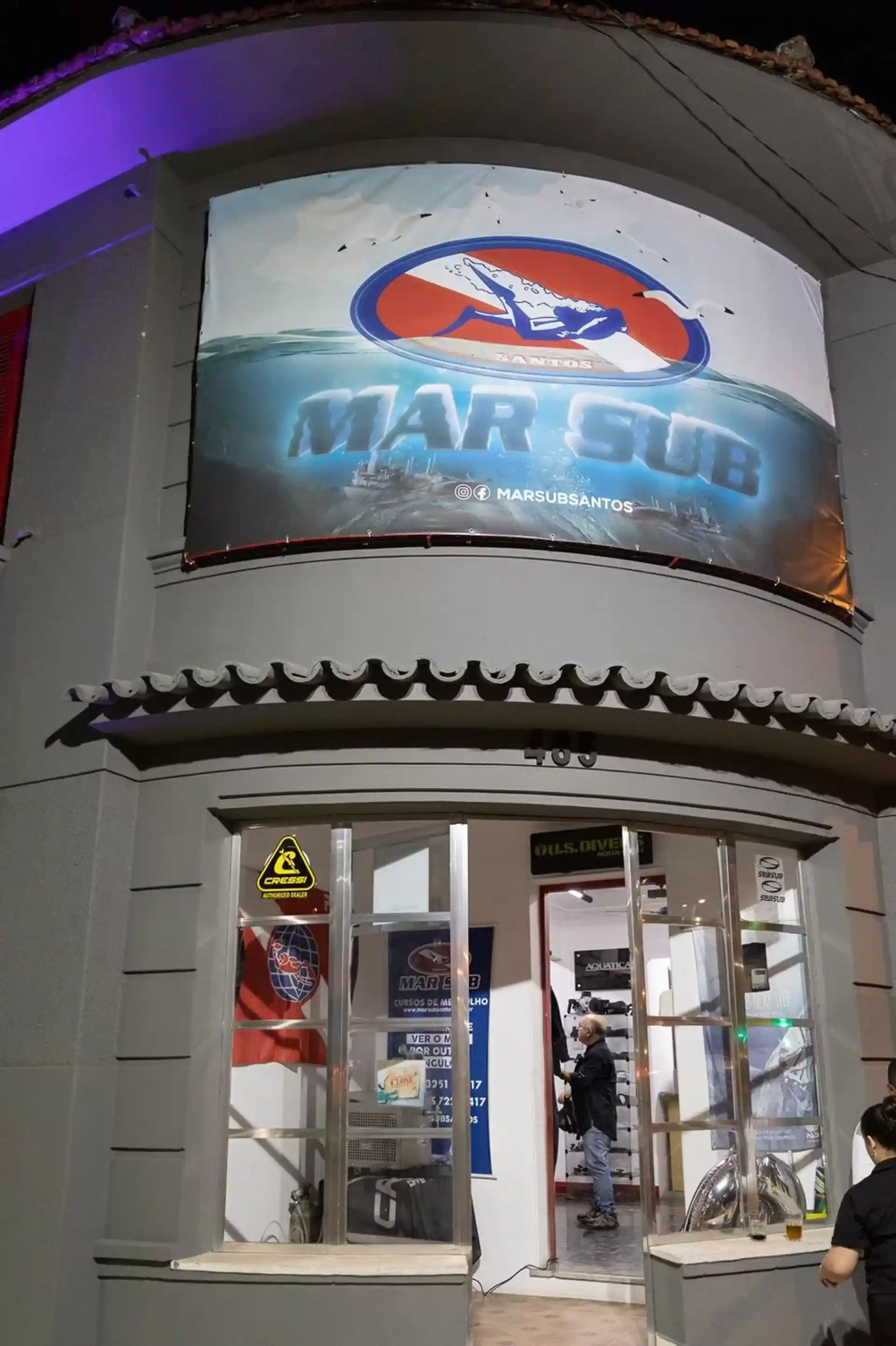 Foto de la tienda de buceo