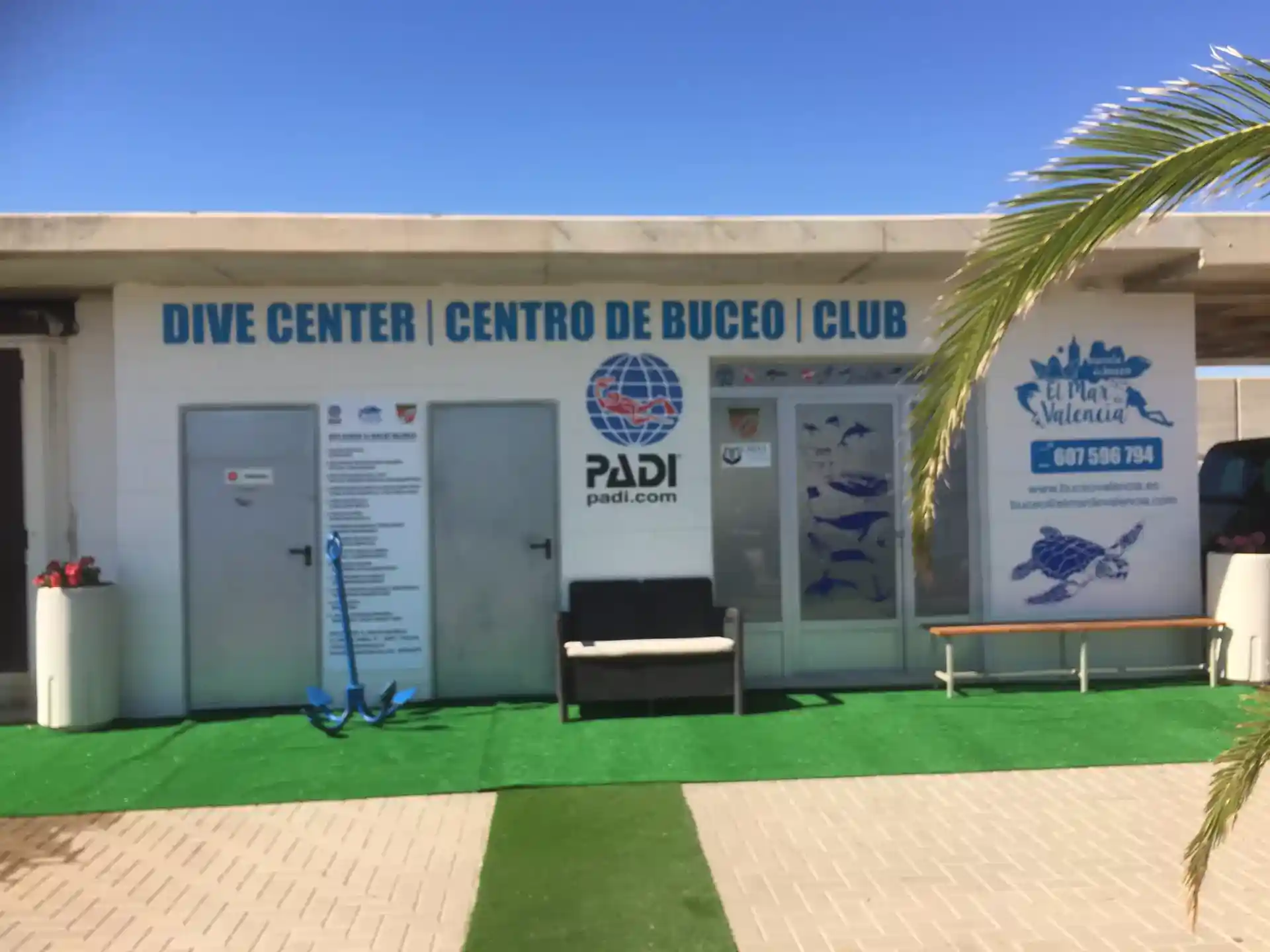 Foto de la tienda de buceo