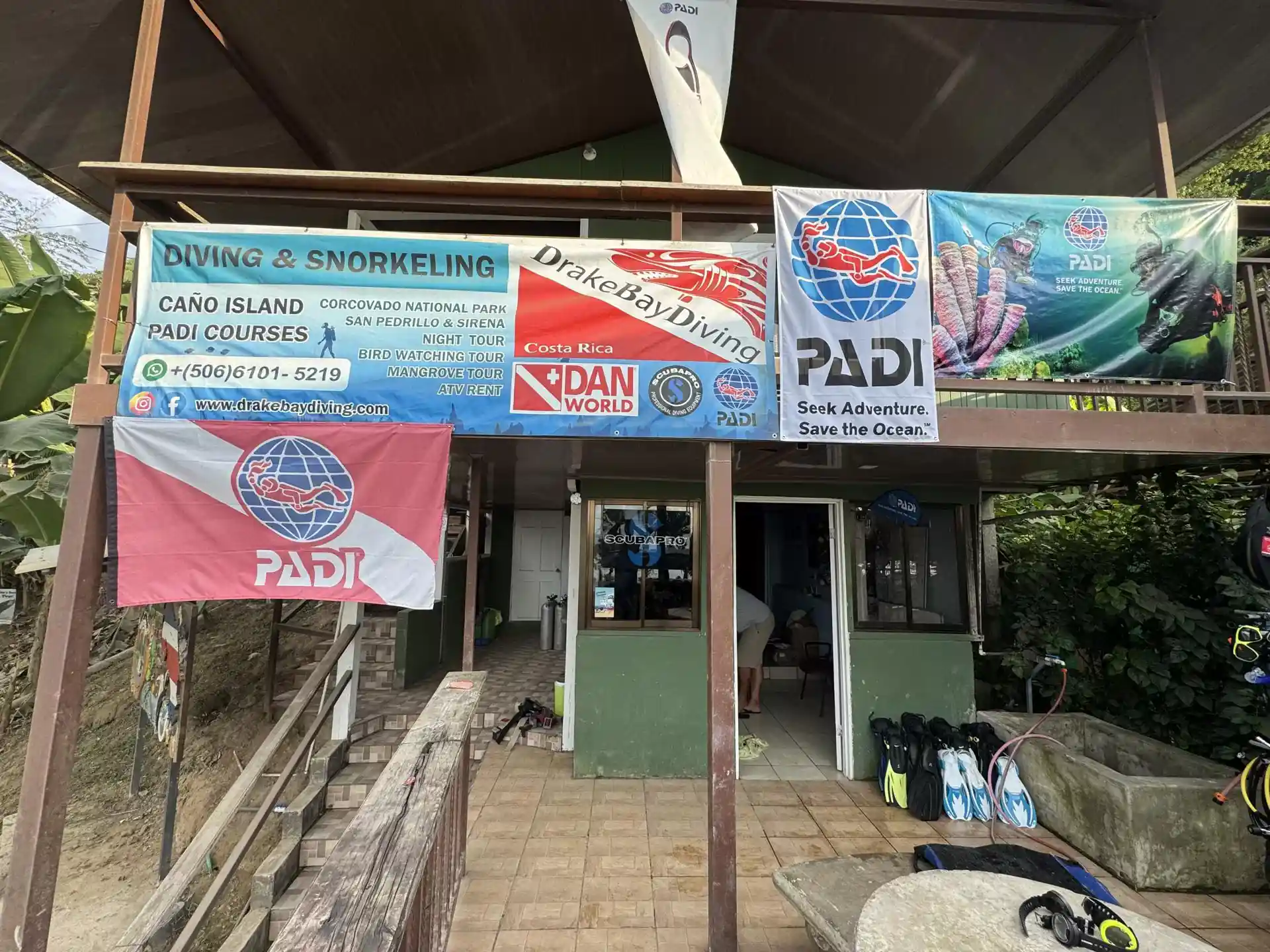 Foto de la tienda de buceo