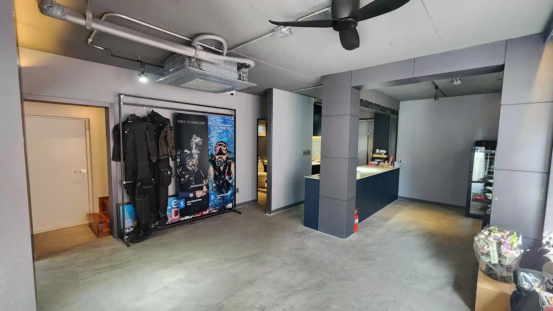 Dive shop photo