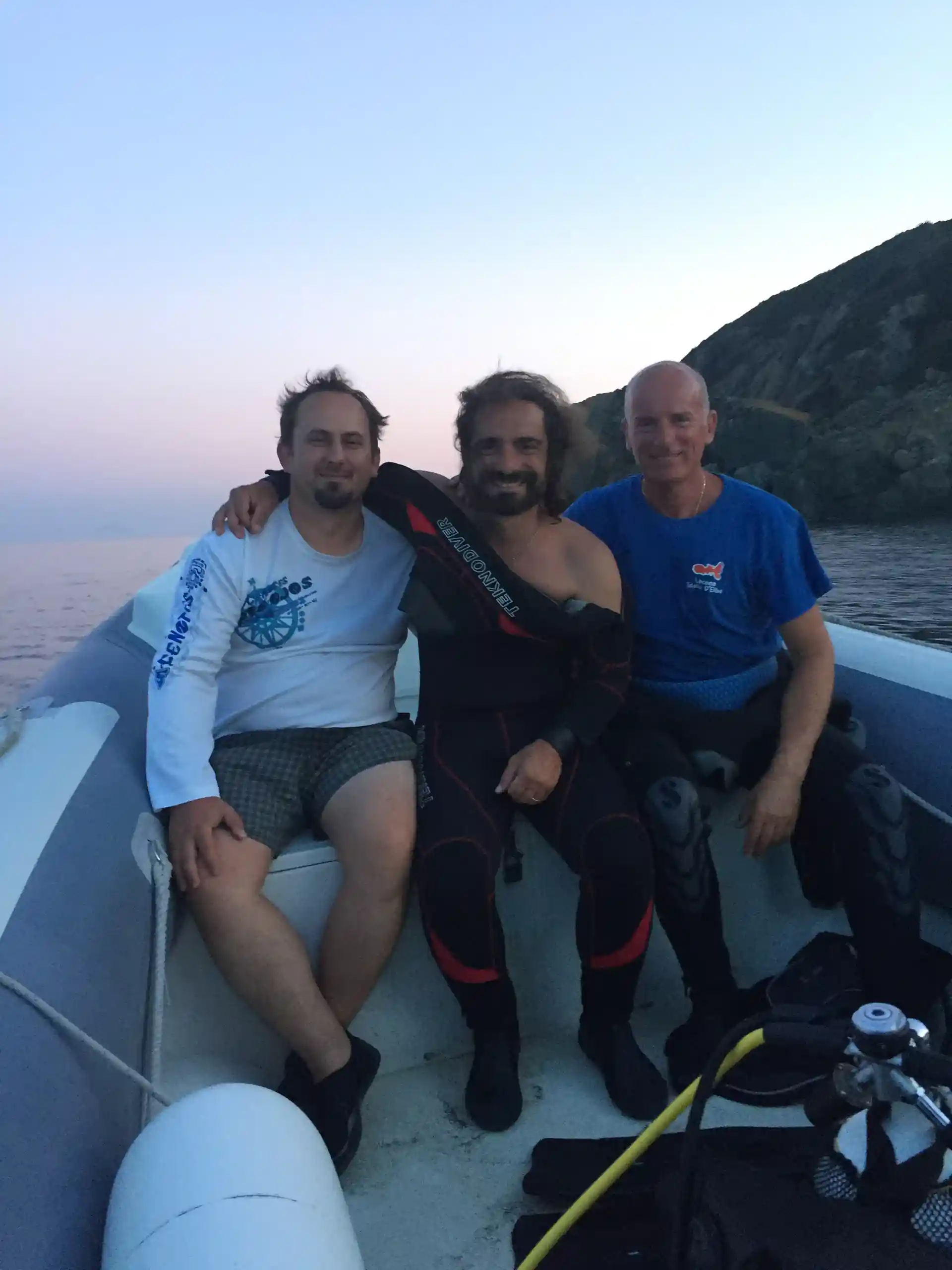 in navigazione al tramonto