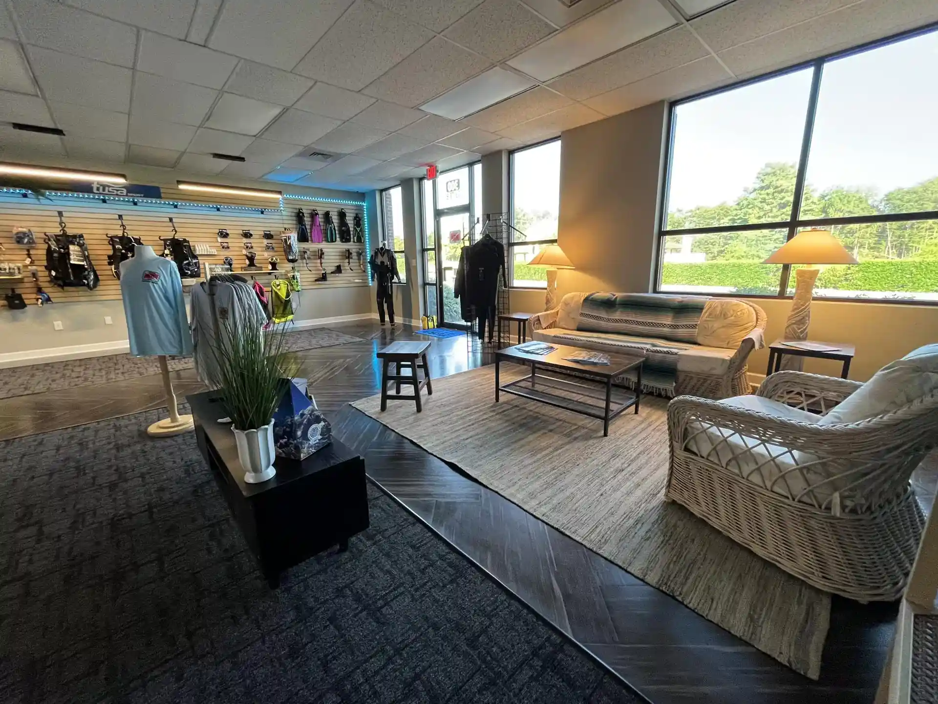 Open seating to create space to make new friends and talk with customers.