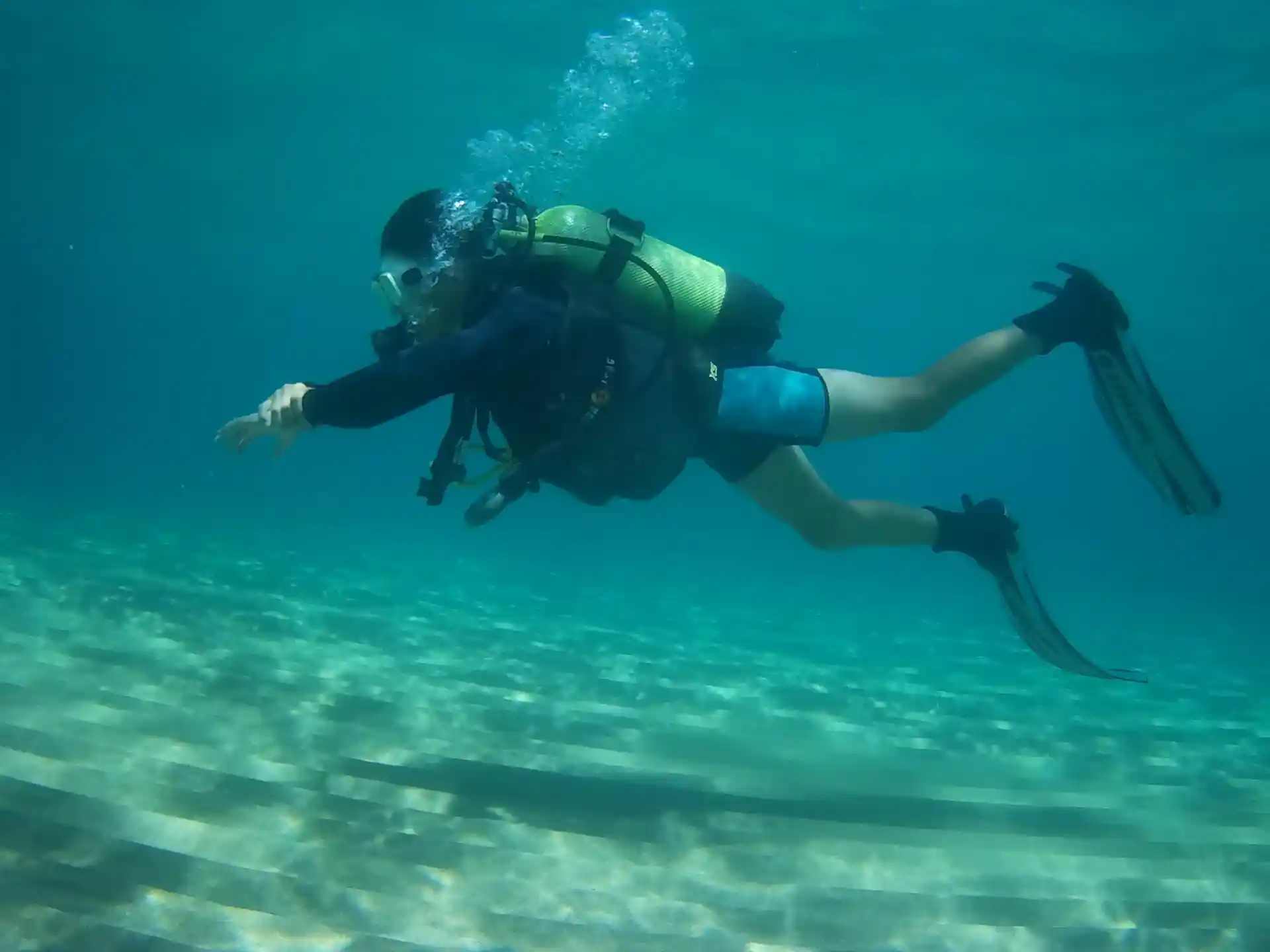 Introductory dive for people without divers certificate. 3-4 hours in small group