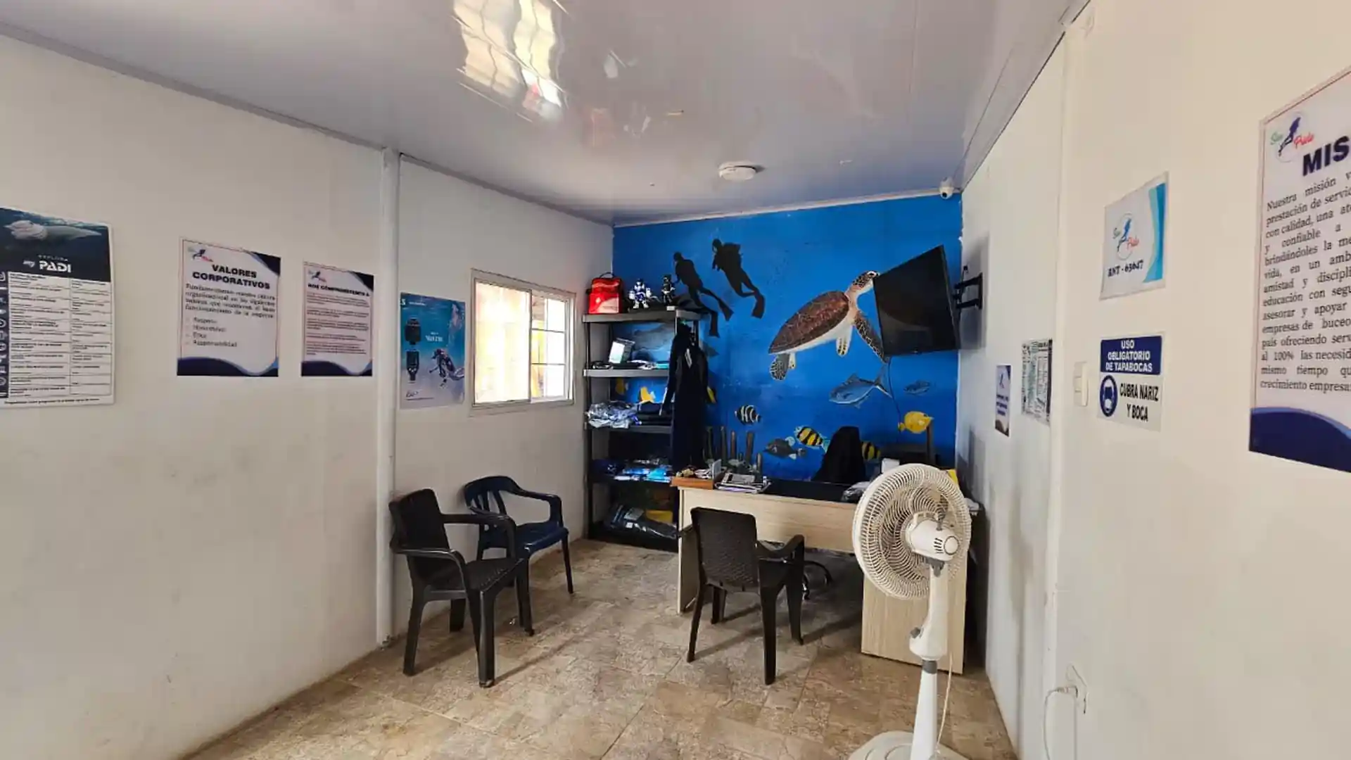 Foto de la tienda de buceo