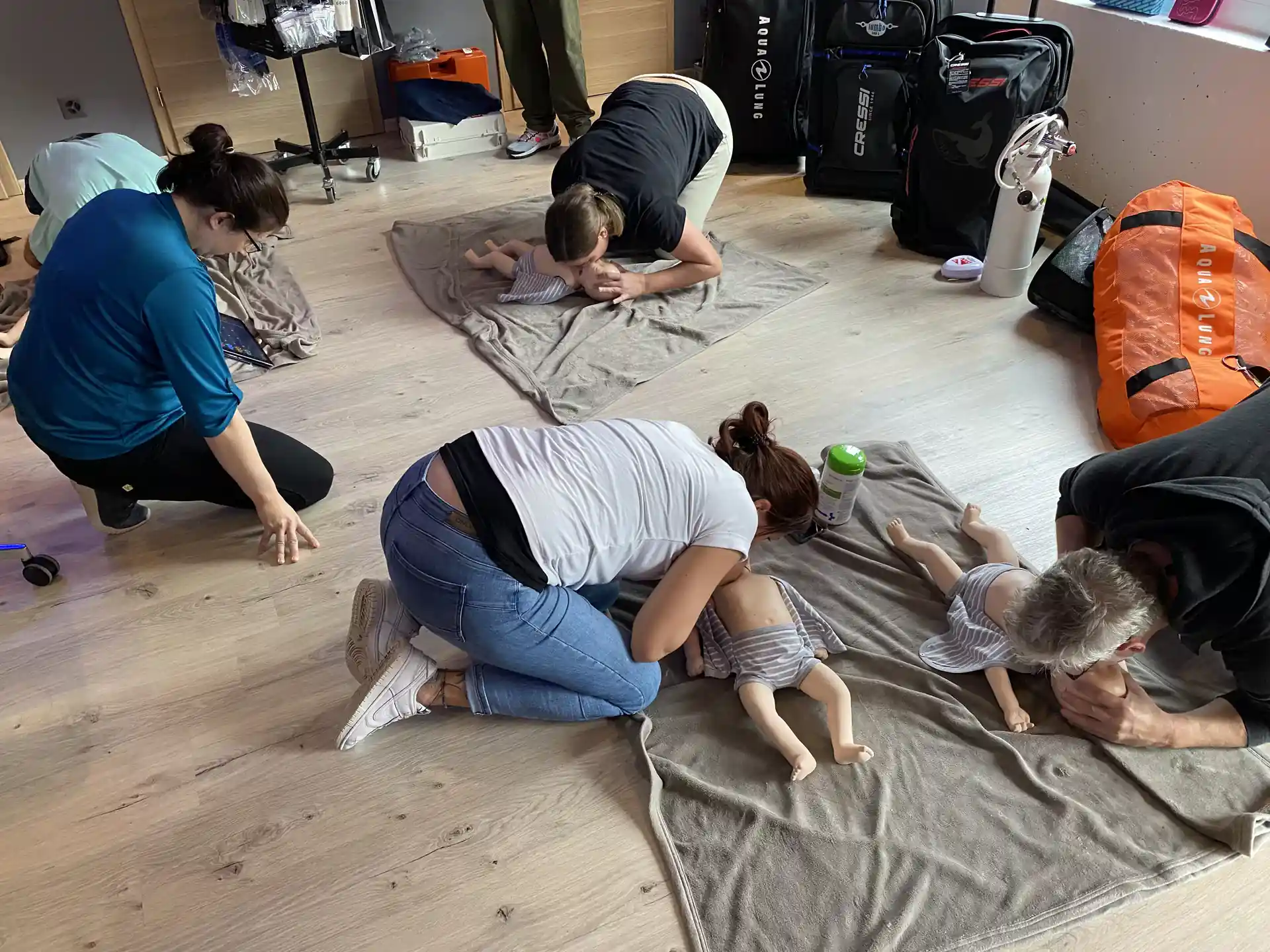 Premiers secours de A à Z pour adultes, enfants et nourrissons y compris les soins secondaires :)