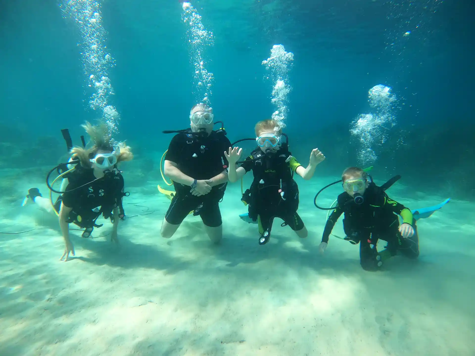 Discover Scuba diving is an experience for non-certified divers from the shore of the Sani Beach Hotel. 
Come now for a family adventure
