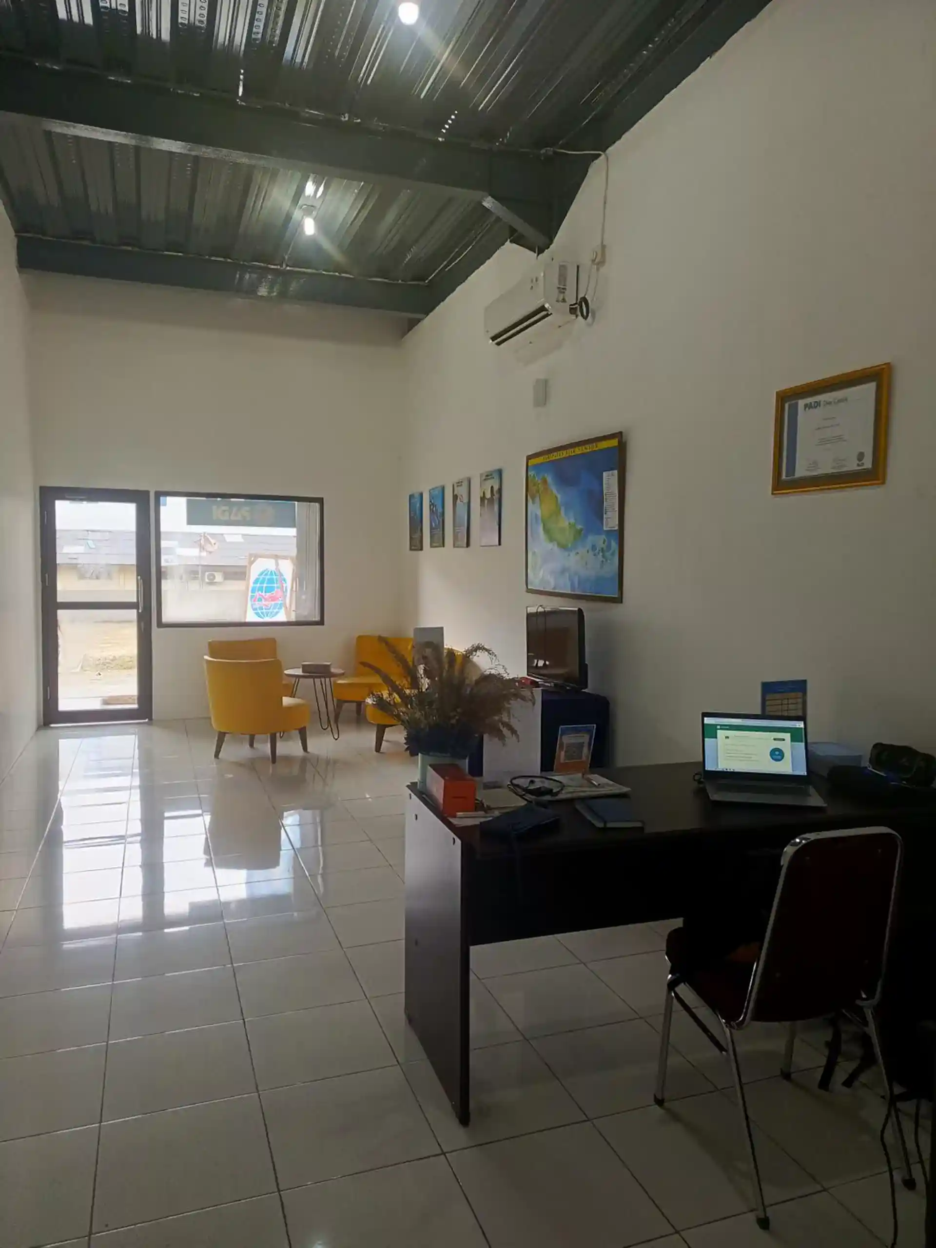 Dive shop photo