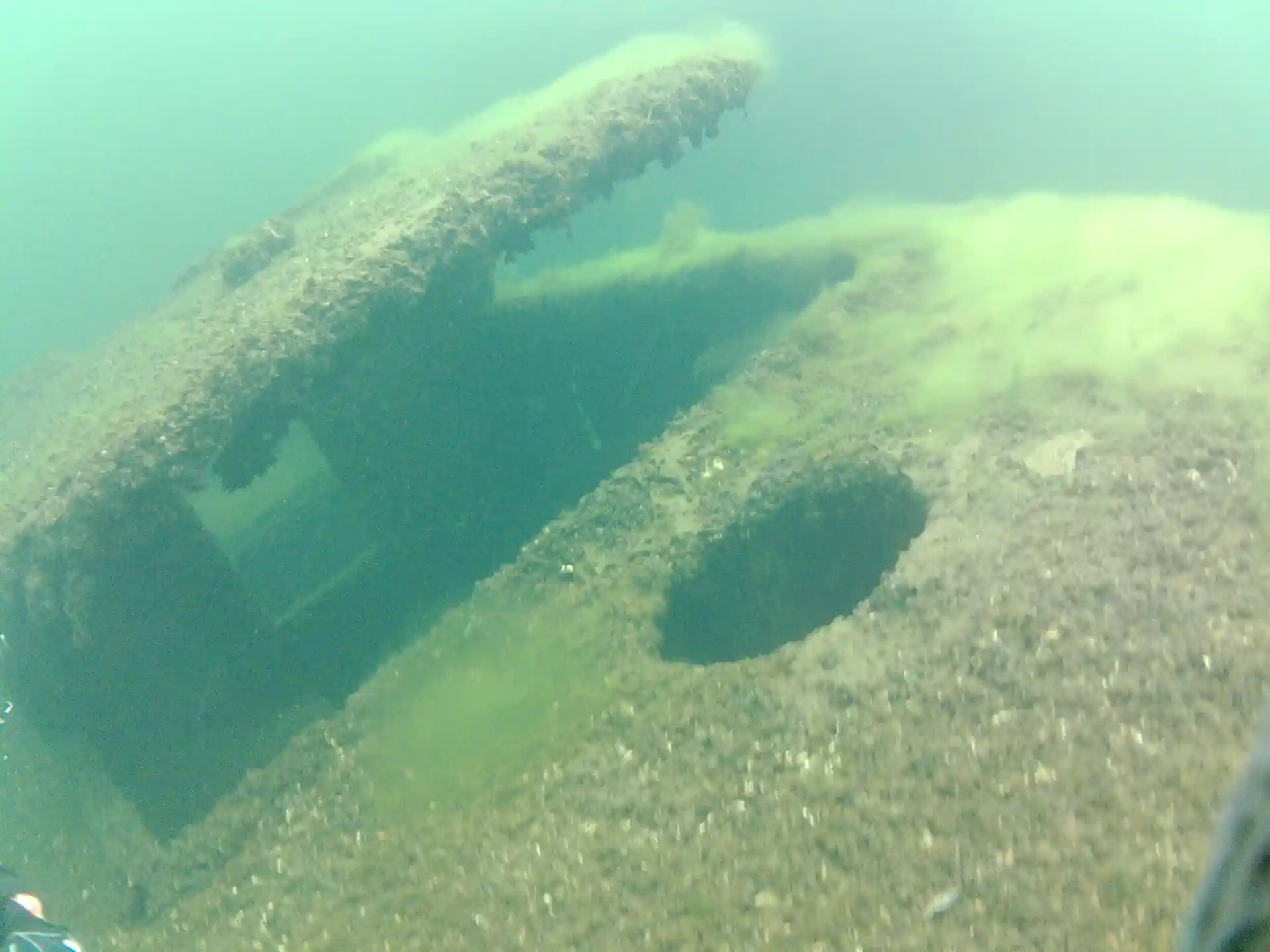 For divers: the lake features a number of 