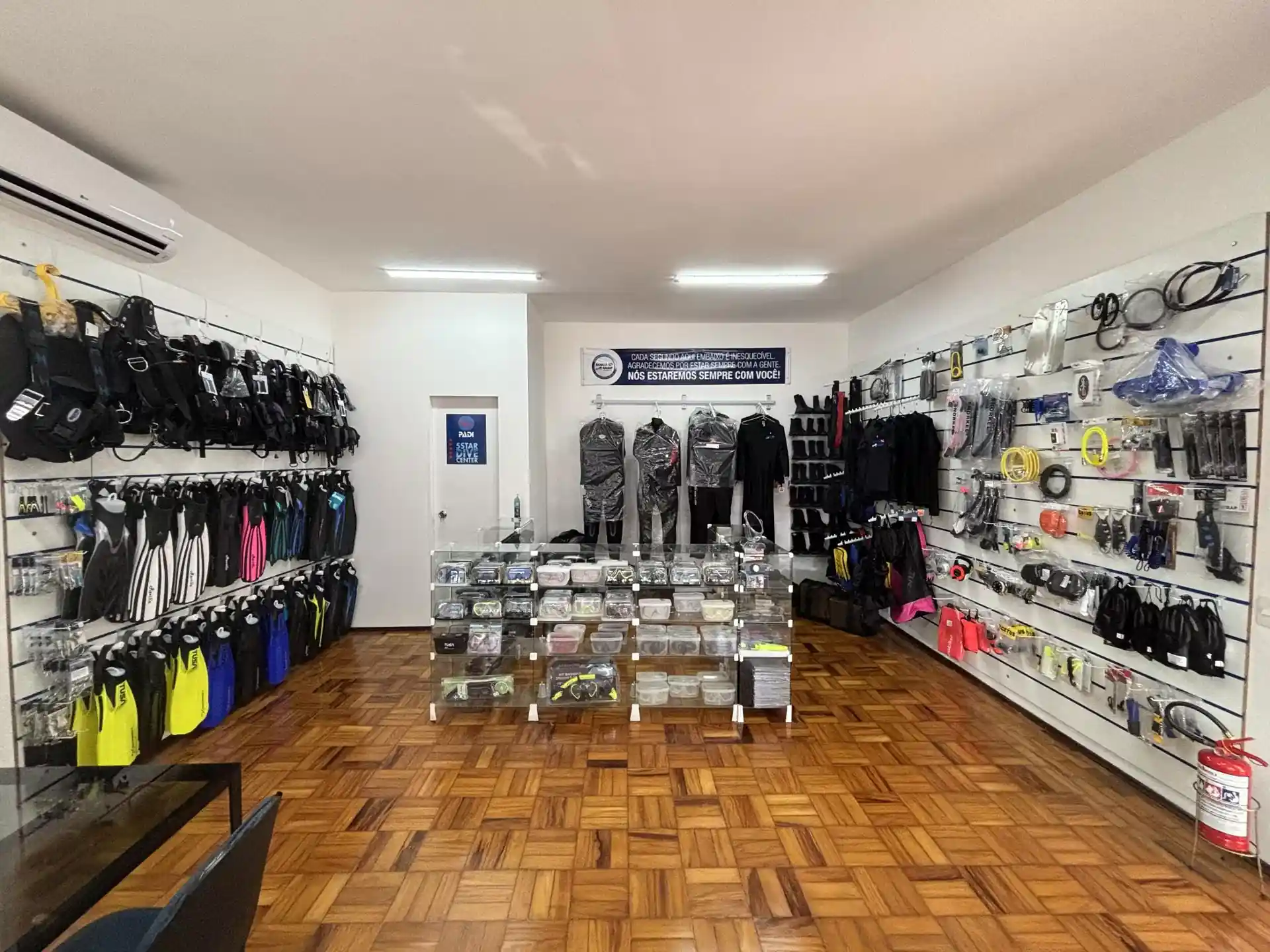 Foto de la tienda de buceo