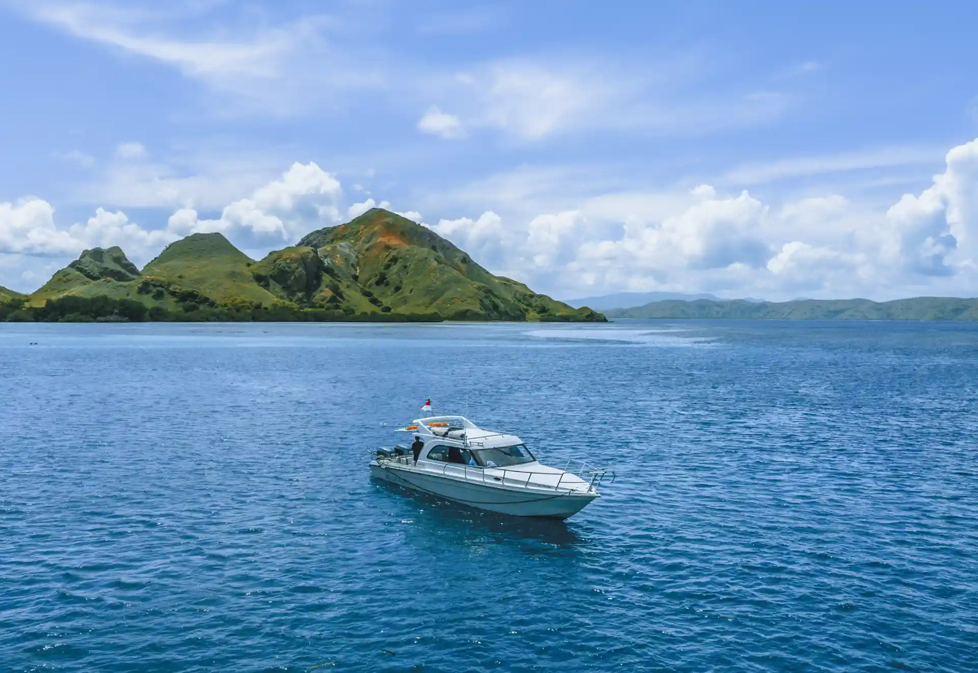 Goditi un viaggio tranquillo e confortevole a bordo del nostro motoscafo