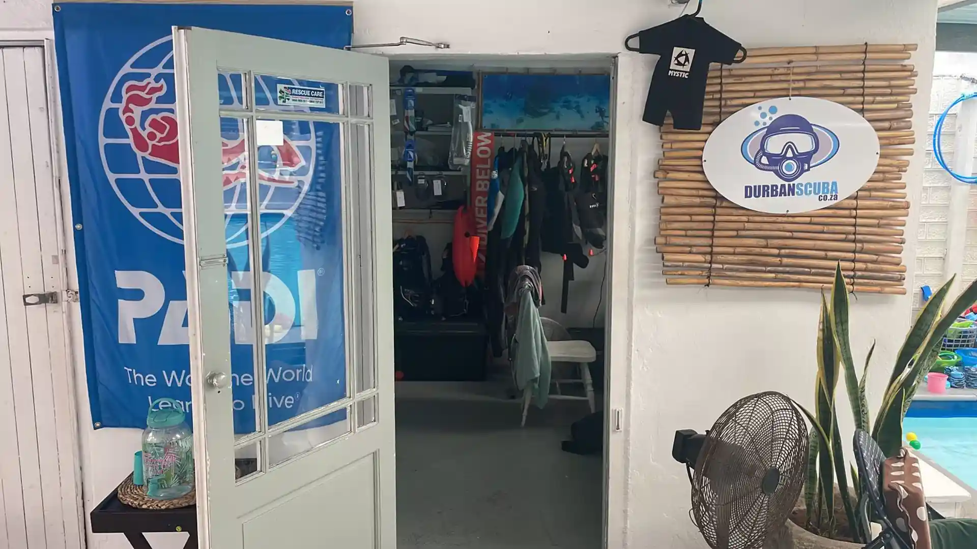 Foto de la tienda de buceo