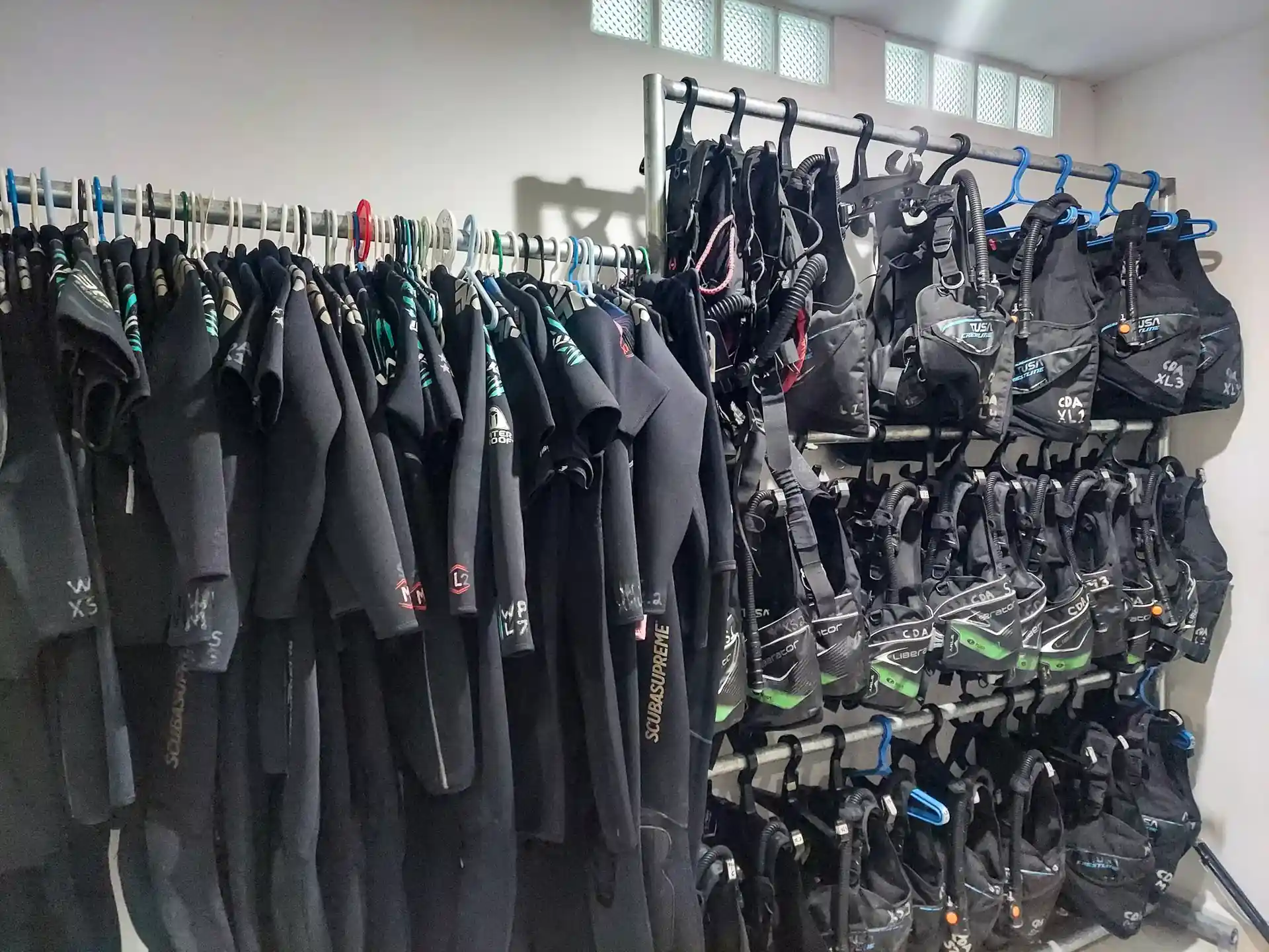 Foto de la tienda de buceo
